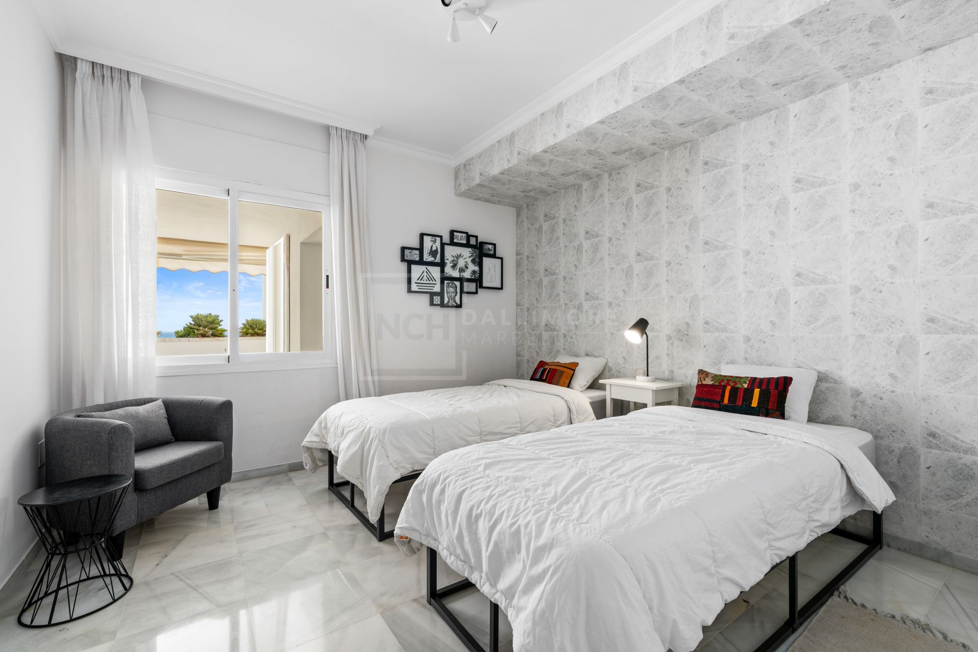 UNIQUE SEA VIEW APARTMENT LOCATED IN BAHIA REAL MARBELLA