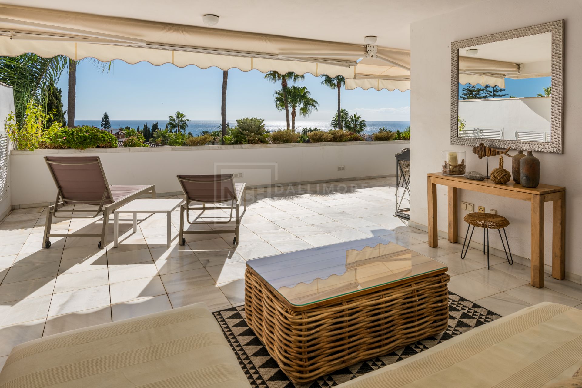 UNIQUE SEA VIEW APARTMENT LOCATED IN BAHIA REAL MARBELLA