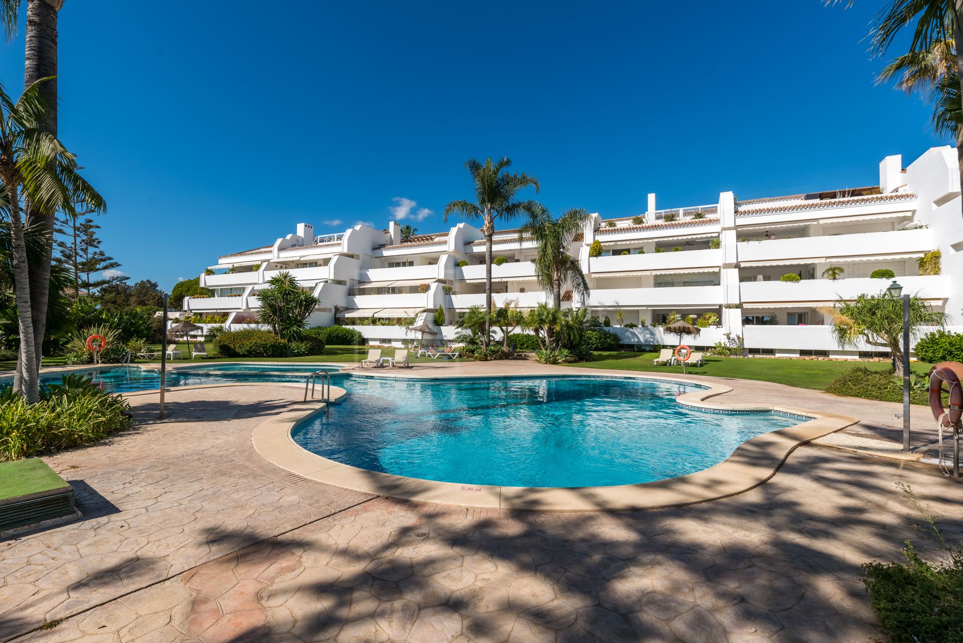 UNIQUE SEA VIEW APARTMENT LOCATED IN BAHIA REAL MARBELLA