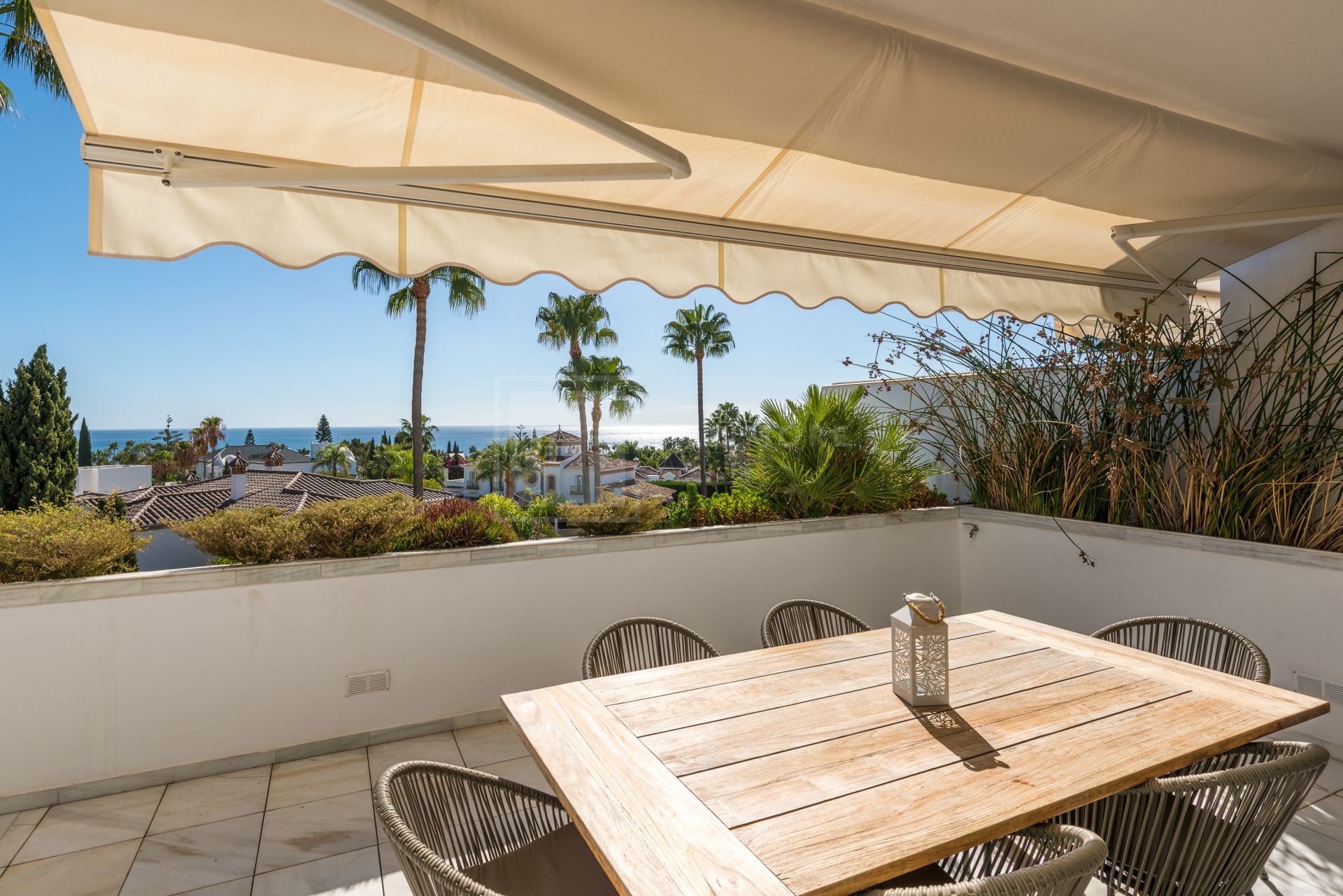 UNIQUE SEA VIEW APARTMENT LOCATED IN BAHIA REAL MARBELLA