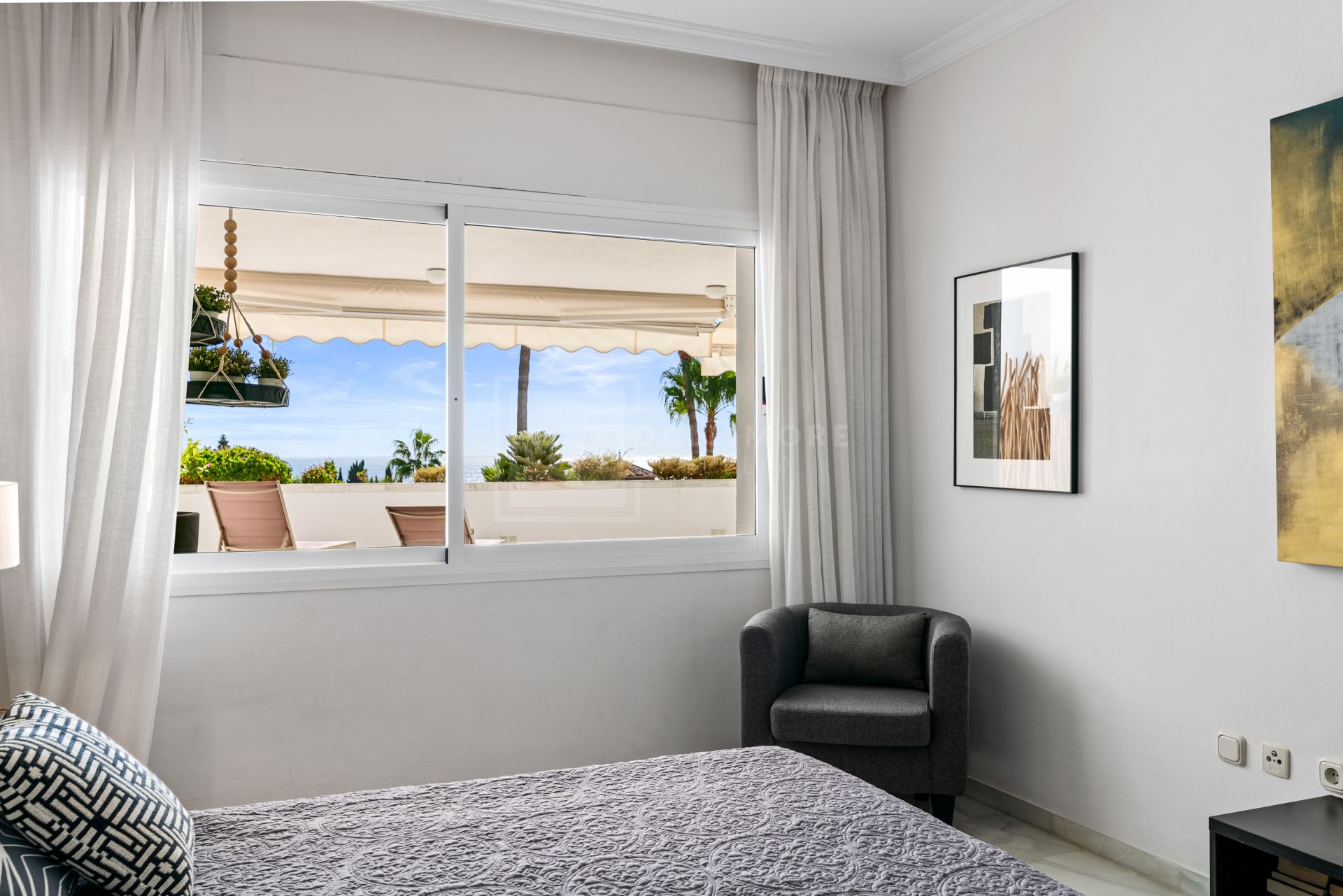 UNIQUE SEA VIEW APARTMENT LOCATED IN BAHIA REAL MARBELLA