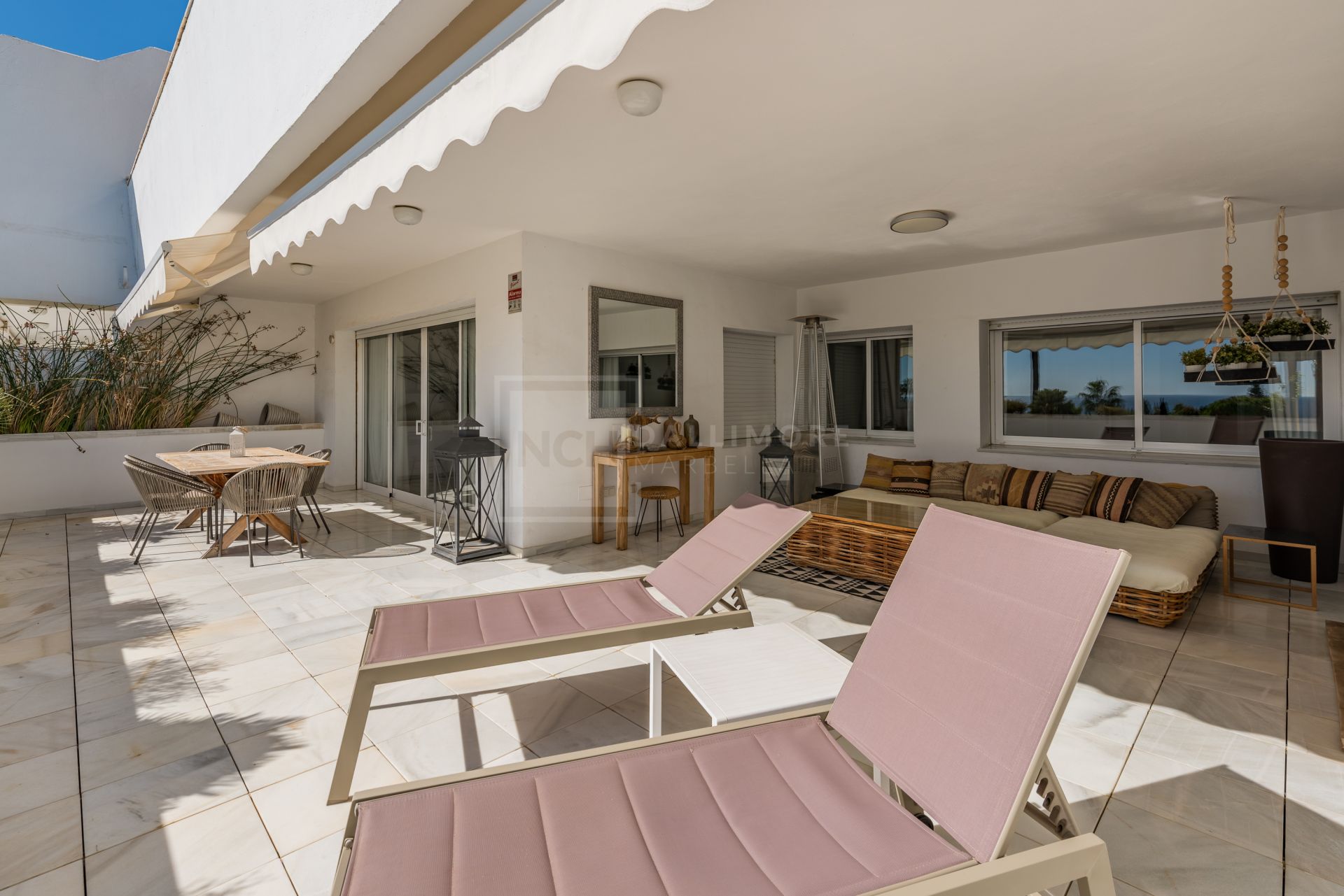 UNIQUE SEA VIEW APARTMENT LOCATED IN BAHIA REAL MARBELLA