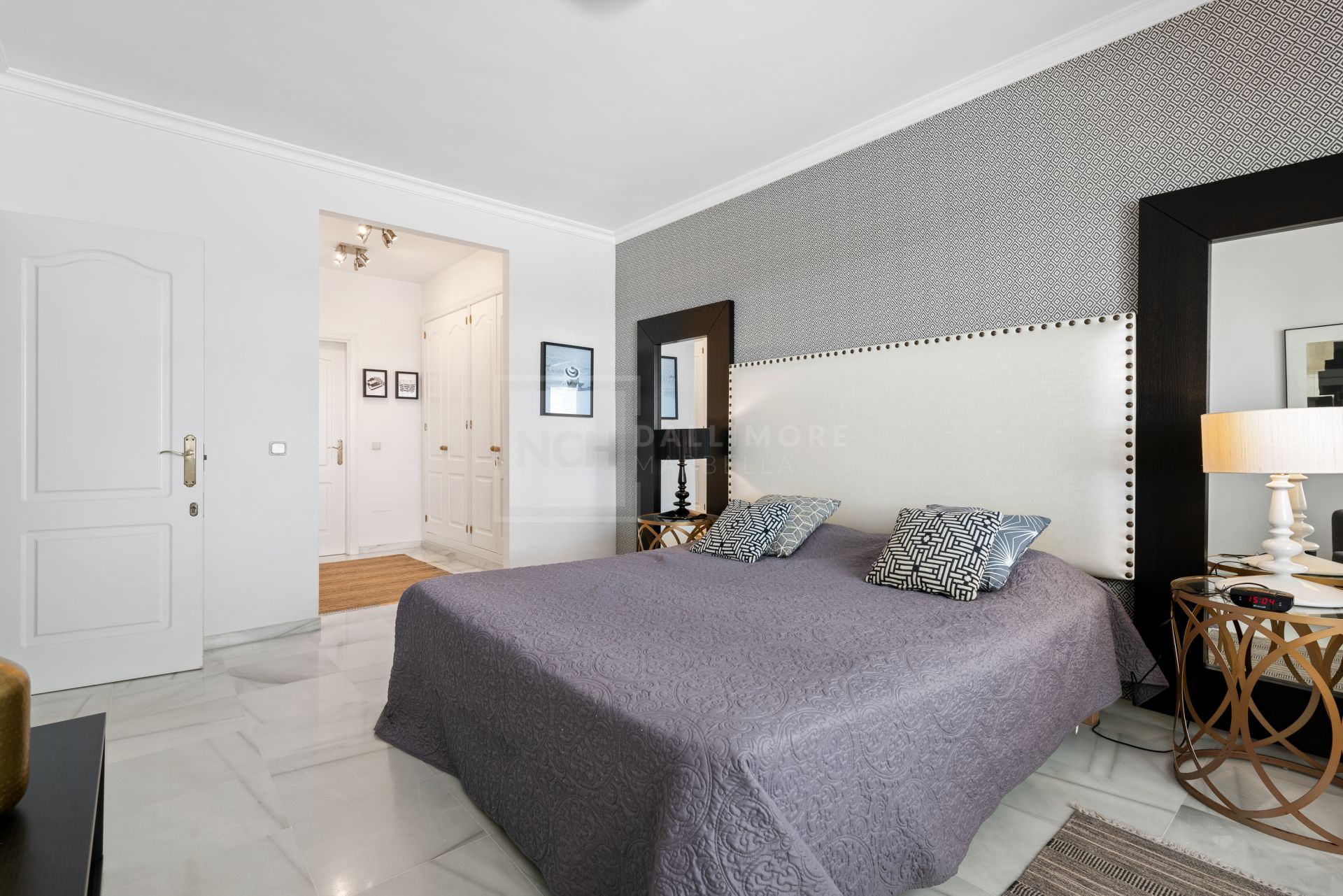 UNIQUE SEA VIEW APARTMENT LOCATED IN BAHIA REAL MARBELLA