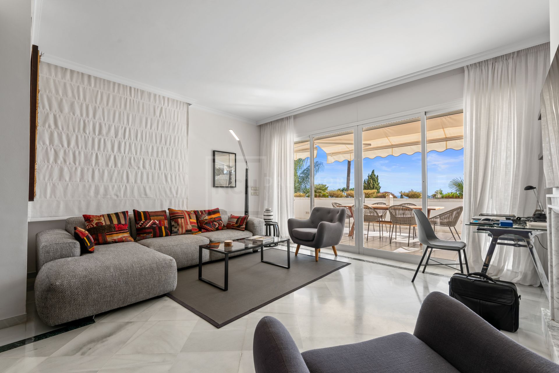 UNIQUE SEA VIEW APARTMENT LOCATED IN BAHIA REAL MARBELLA
