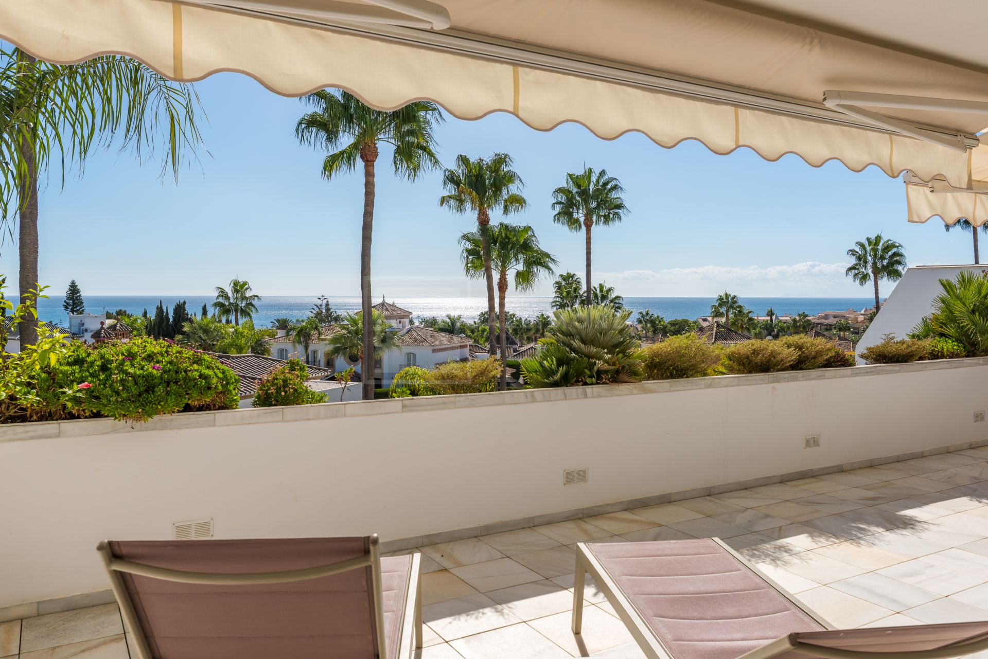 UNIQUE SEA VIEW APARTMENT LOCATED IN BAHIA REAL MARBELLA