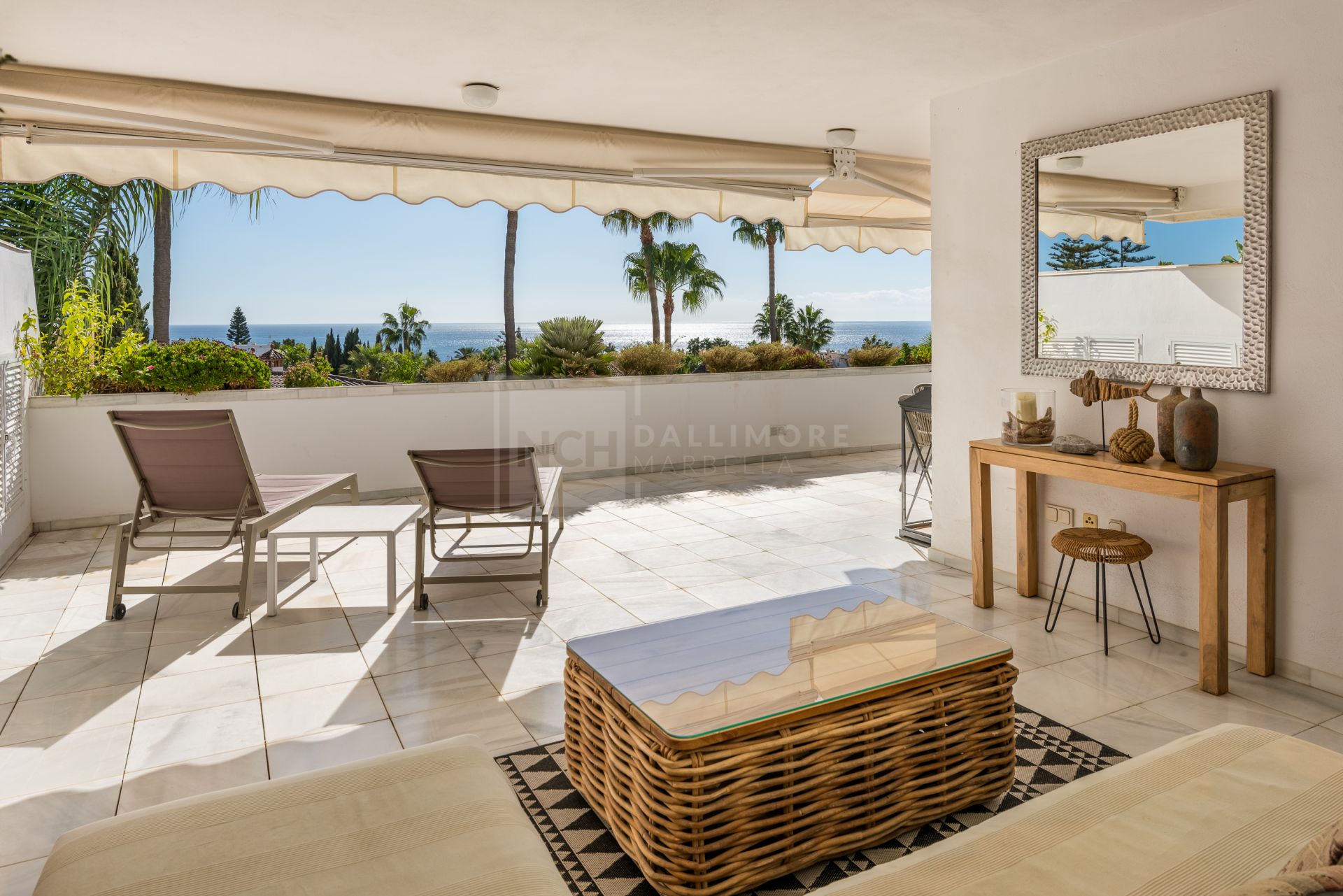 UNIQUE SEA VIEW APARTMENT LOCATED IN BAHIA REAL MARBELLA