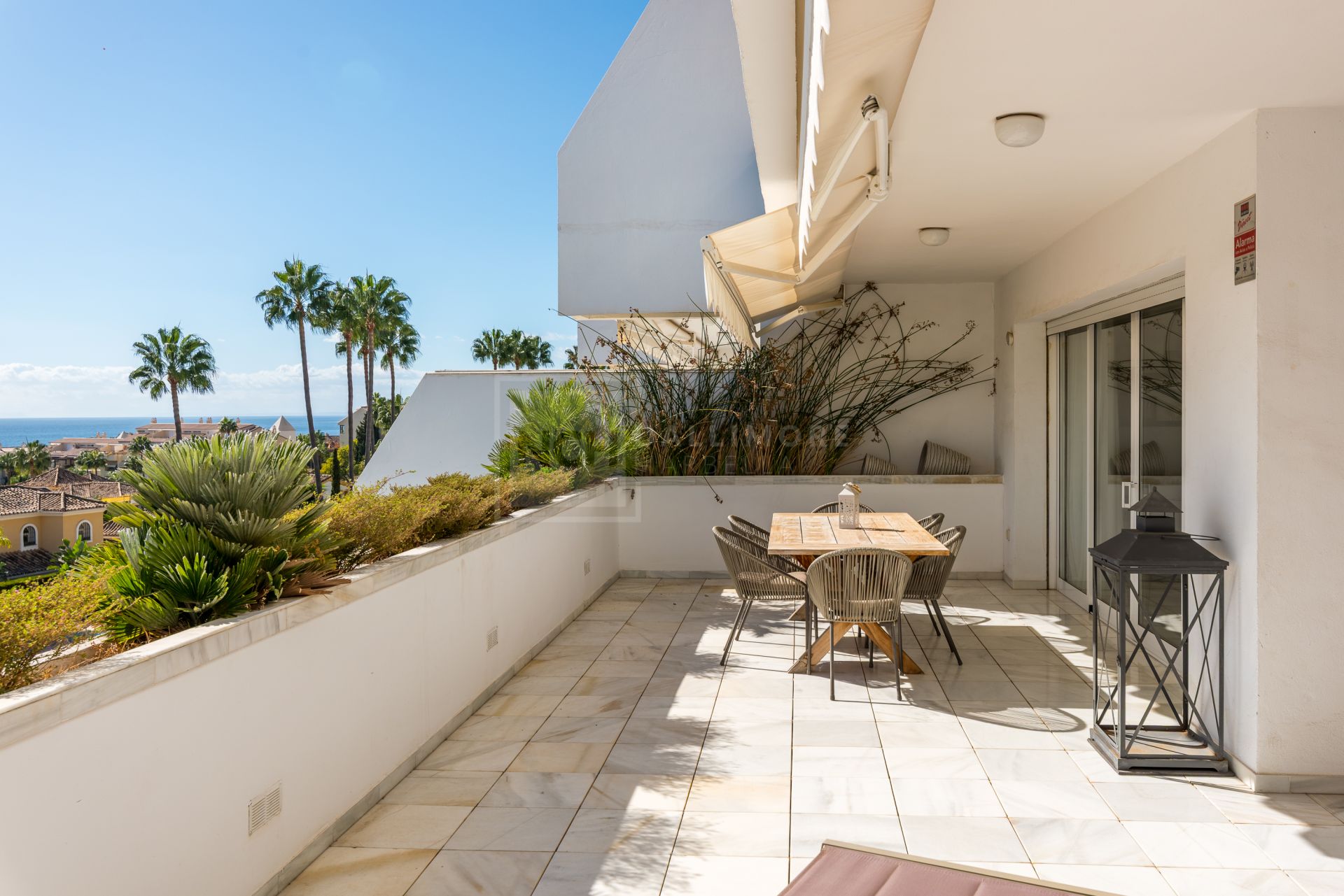 UNIQUE SEA VIEW APARTMENT LOCATED IN BAHIA REAL MARBELLA