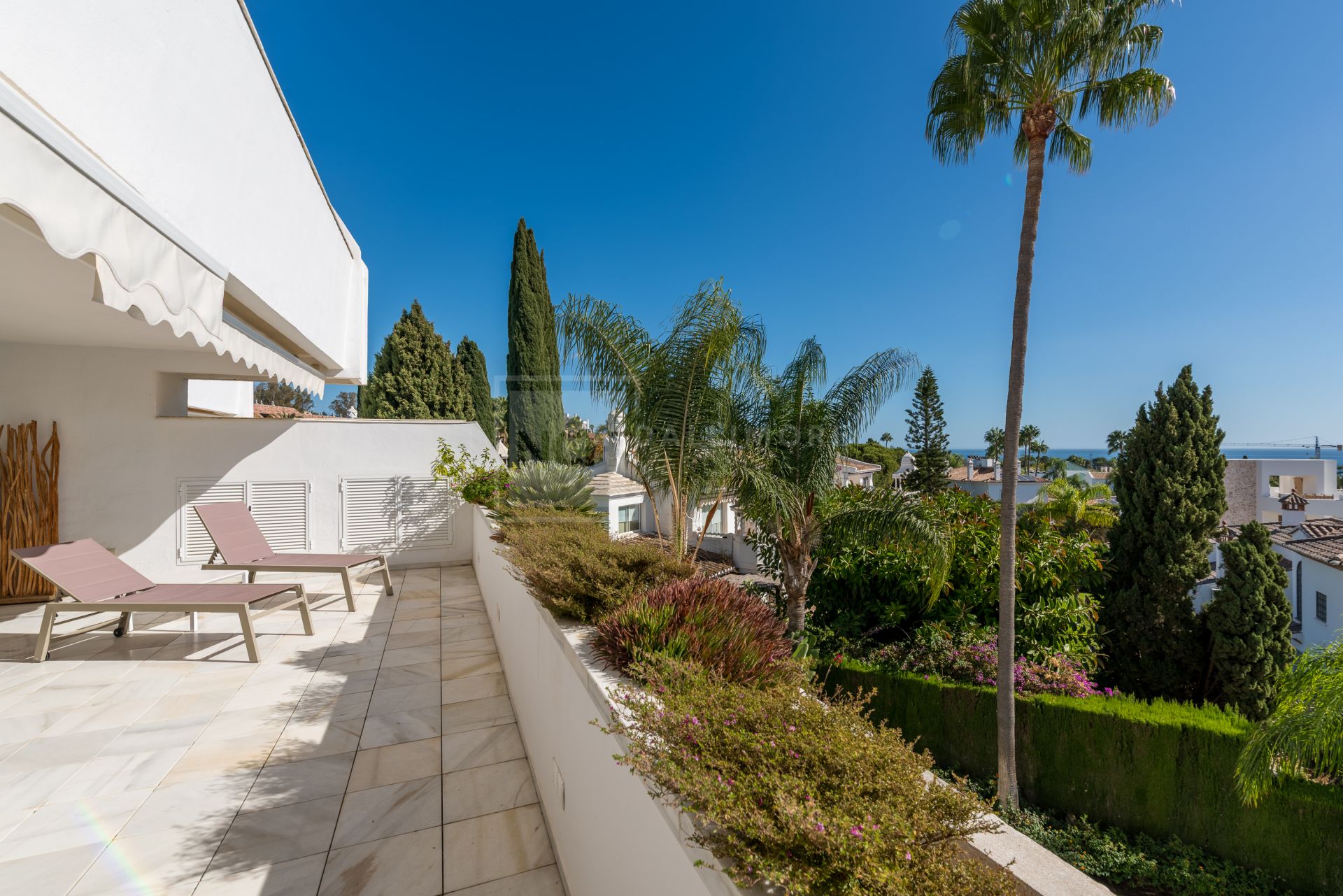 UNIQUE SEA VIEW APARTMENT LOCATED IN BAHIA REAL MARBELLA