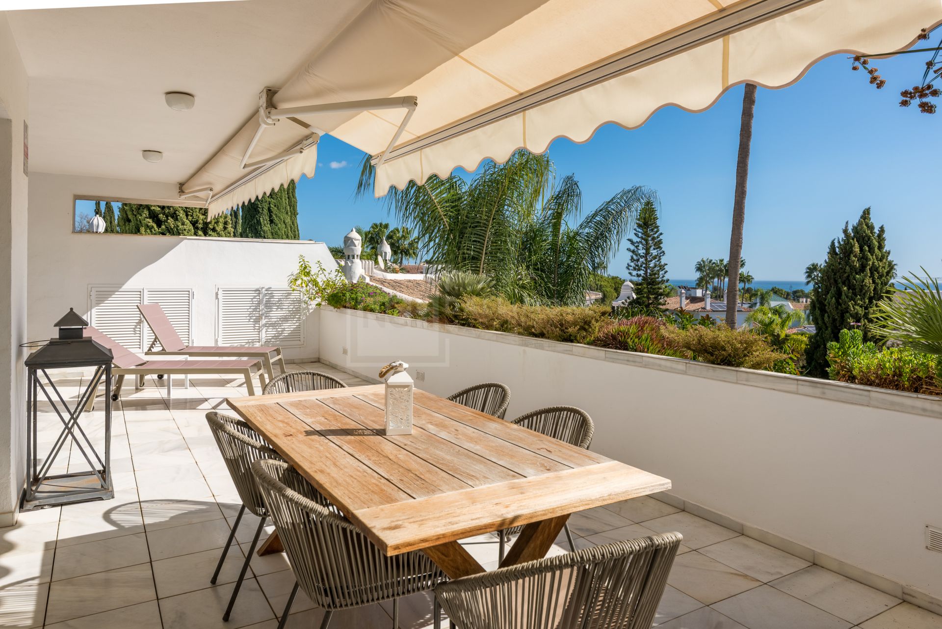 UNIQUE SEA VIEW APARTMENT LOCATED IN BAHIA REAL MARBELLA