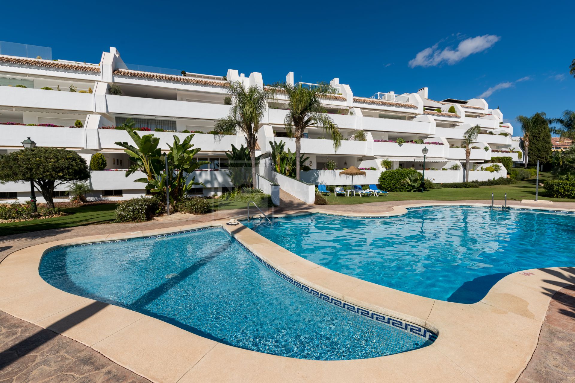 UNIQUE SEA VIEW APARTMENT LOCATED IN BAHIA REAL MARBELLA