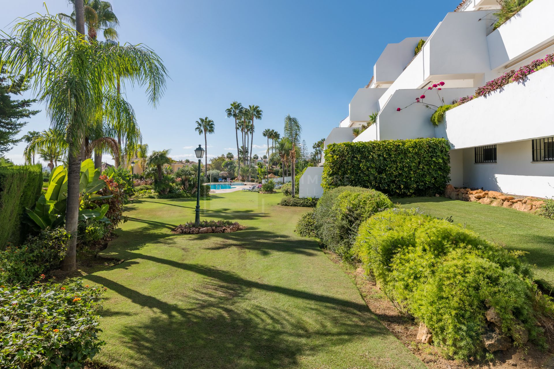 UNIQUE SEA VIEW APARTMENT LOCATED IN BAHIA REAL MARBELLA