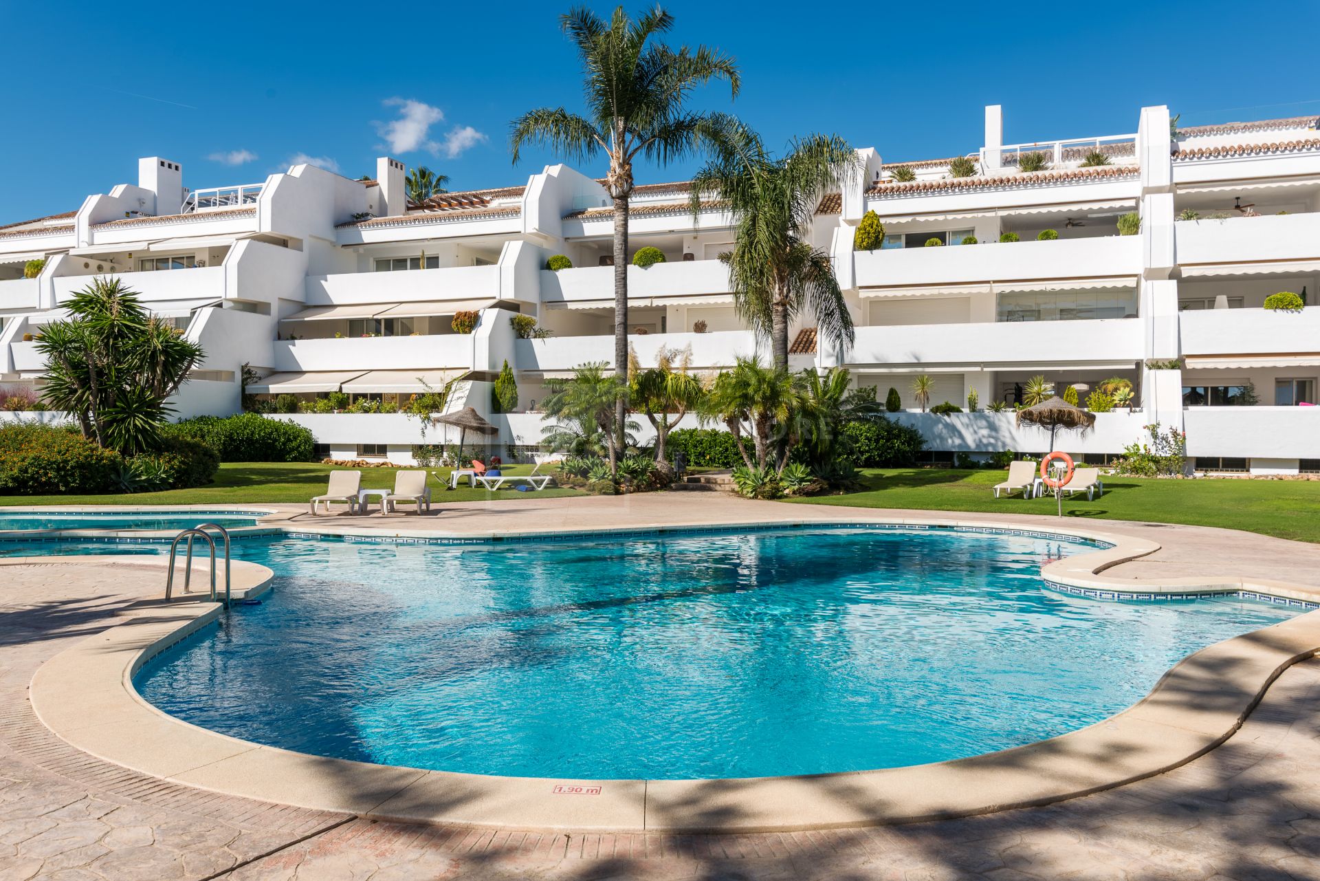 UNIQUE SEA VIEW APARTMENT LOCATED IN BAHIA REAL MARBELLA