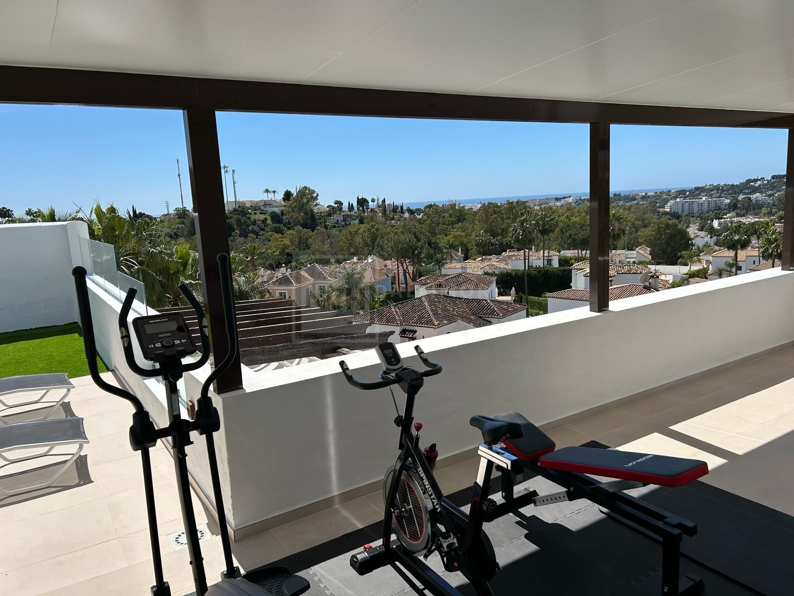 Elegante ático dúplex en Aloha, Marbella con 3 dormitorios