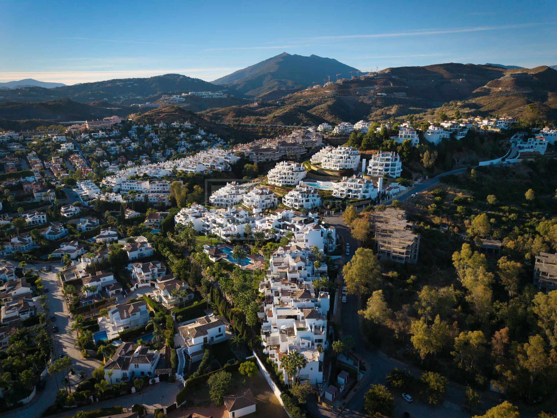 Elegante ático dúplex en Aloha, Marbella con 3 dormitorios