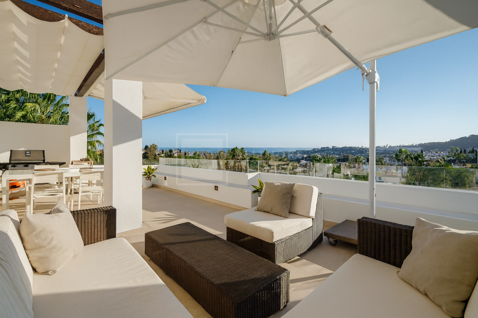 Elegante ático dúplex en Aloha, Marbella con 3 dormitorios