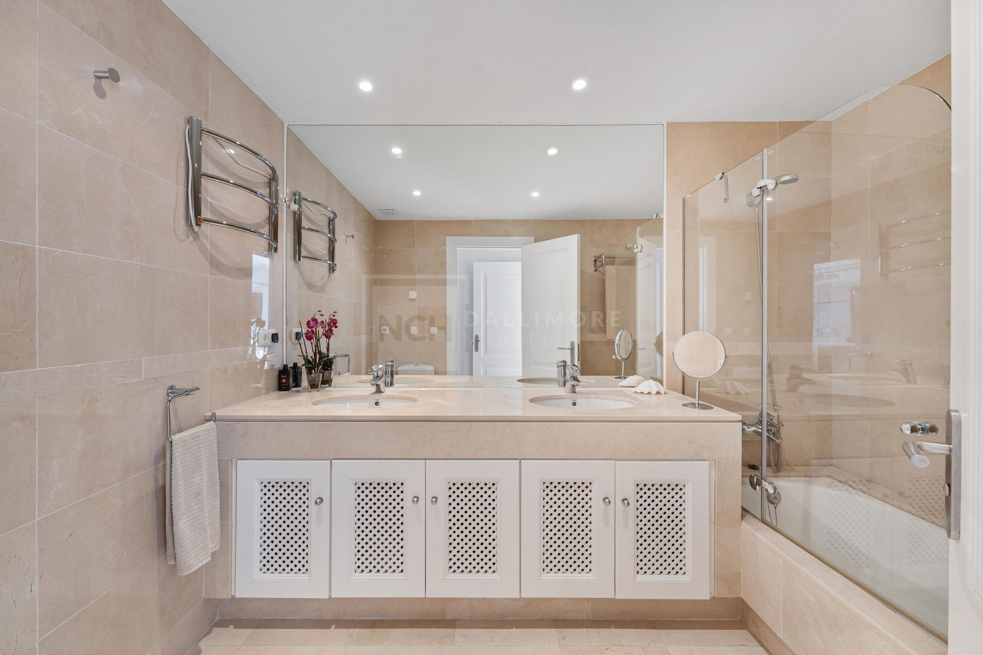 Elegante ático dúplex en Aloha, Marbella con 3 dormitorios