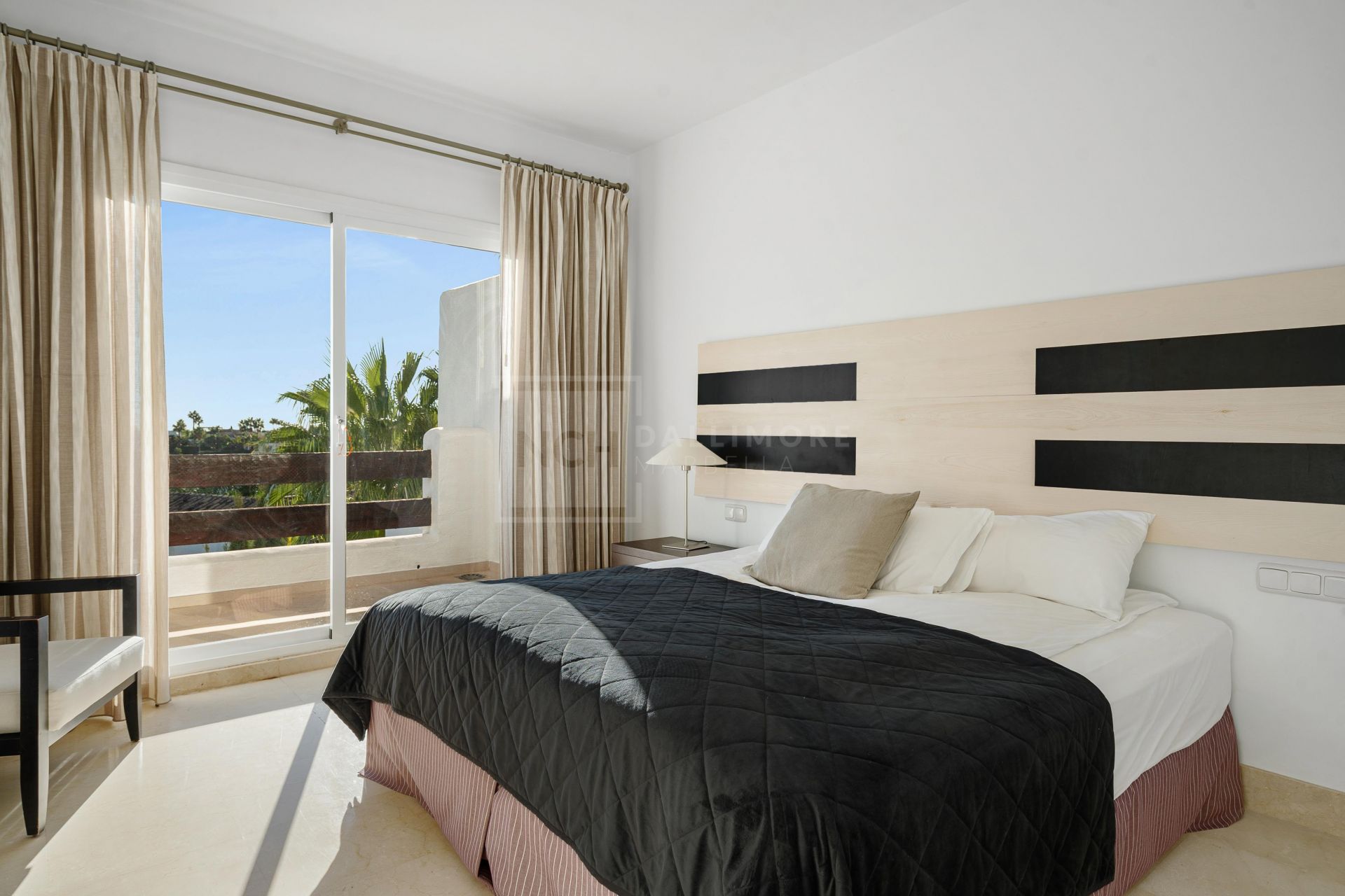 Elegante ático dúplex en Aloha, Marbella con 3 dormitorios