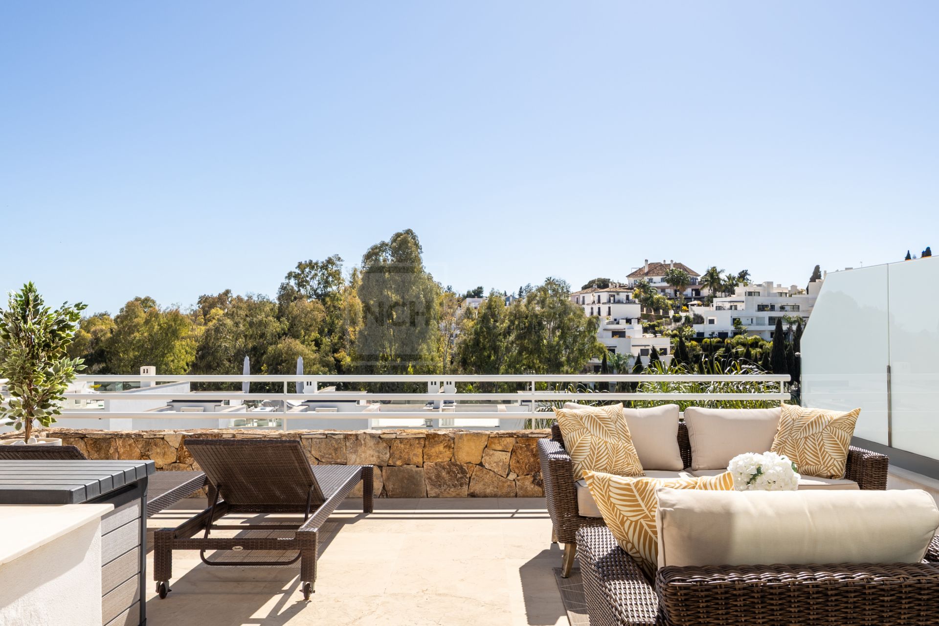 Elegant 3-Bedroom Townhouse with Panoramic Views Near Puerto Banús