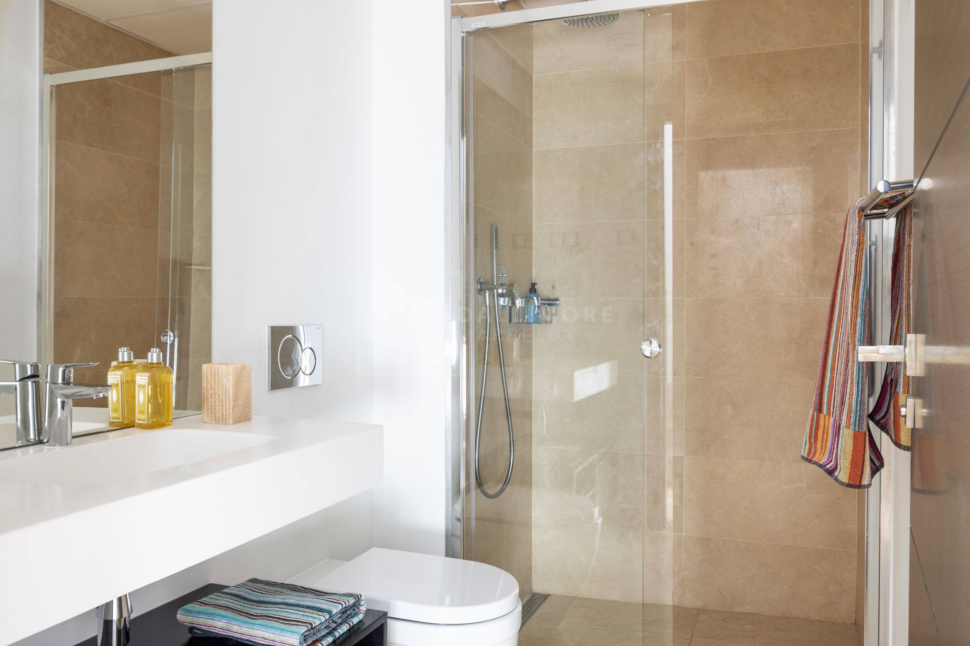 Elegant 3-Bedroom Townhouse with Panoramic Views Near Puerto Banús