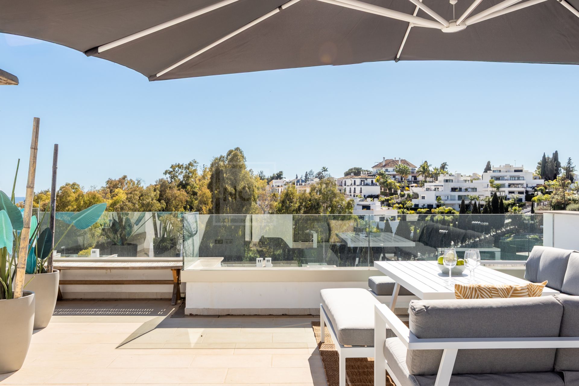 Elegant 3-Bedroom Townhouse with Panoramic Views Near Puerto Banús
