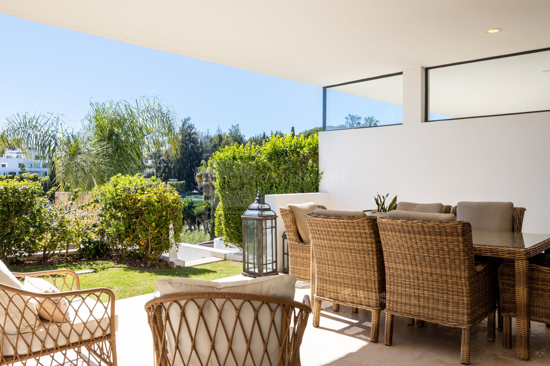 Elegant 3-Bedroom Townhouse with Panoramic Views Near Puerto Banús
