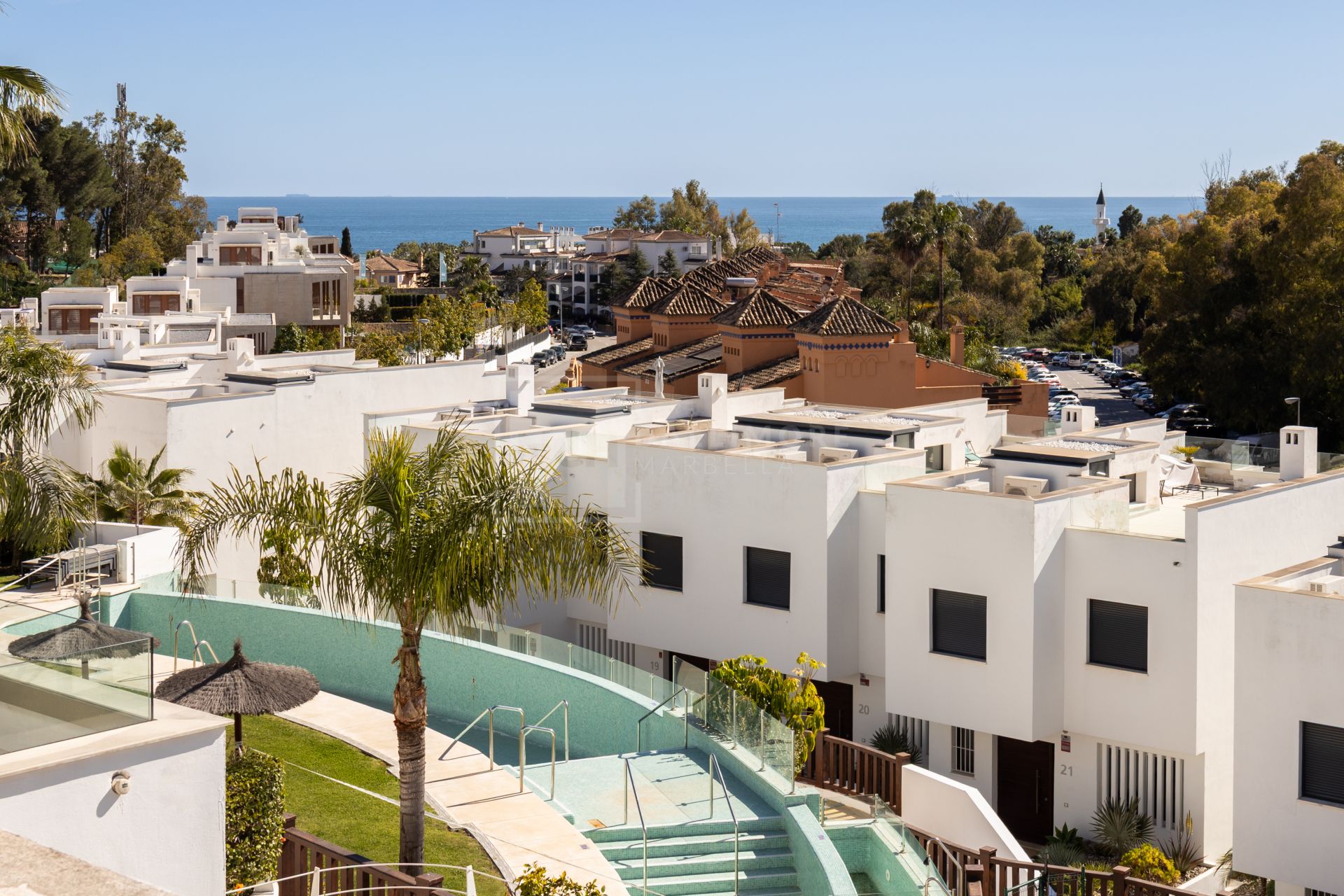 Elegant 3-Bedroom Townhouse with Panoramic Views Near Puerto Banús