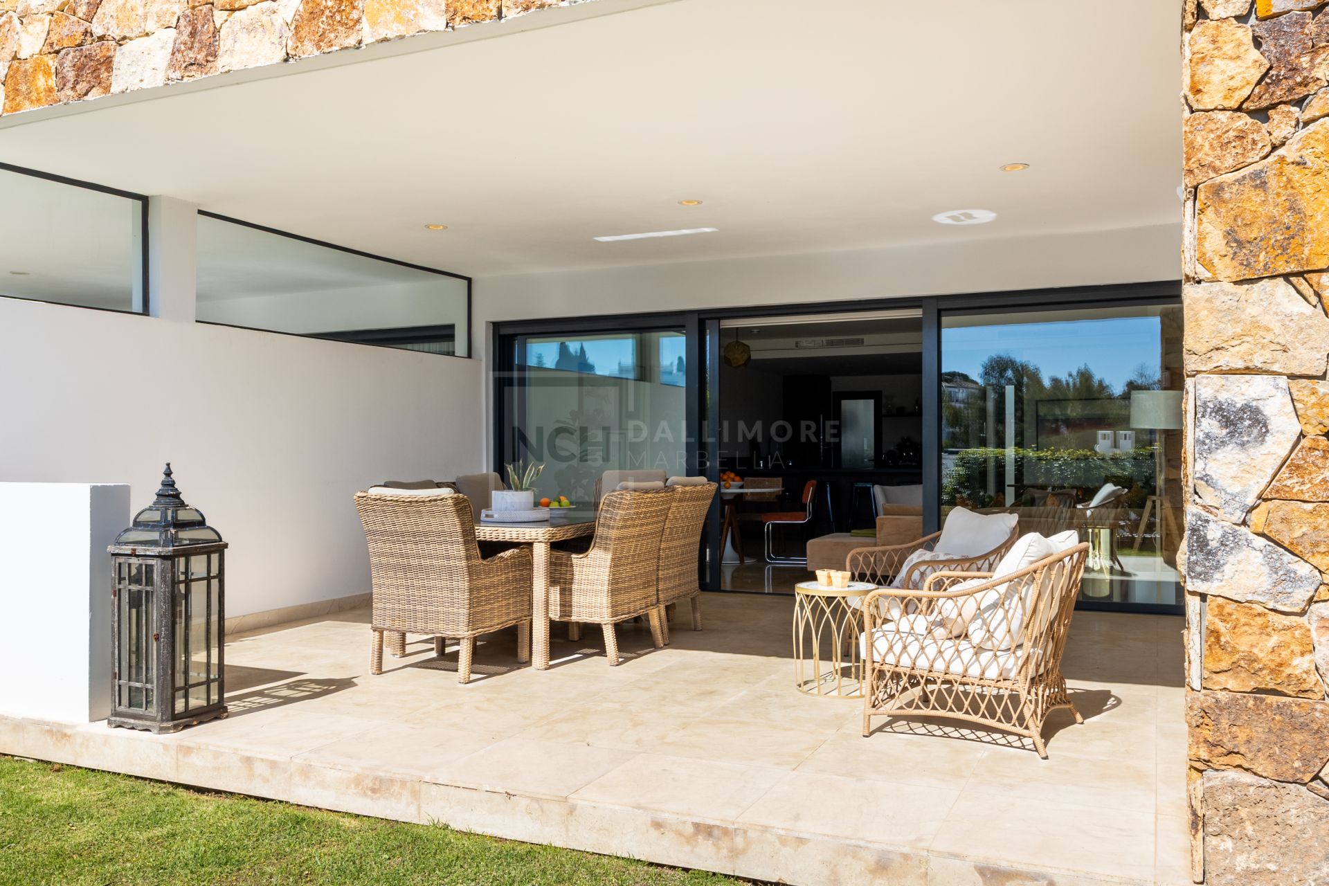 Elegant 3-Bedroom Townhouse with Panoramic Views Near Puerto Banús