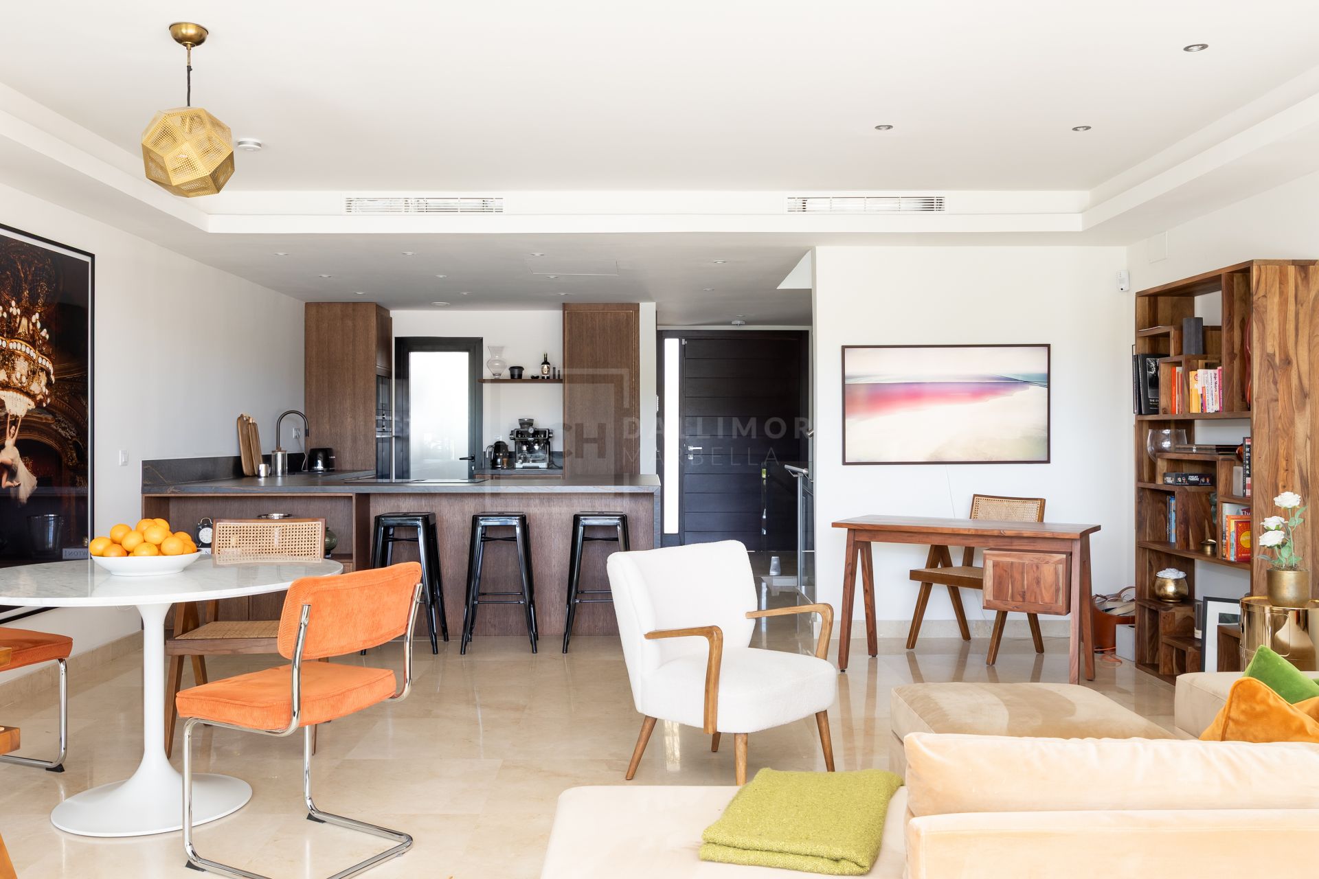 Elegant 3-Bedroom Townhouse with Panoramic Views Near Puerto Banús
