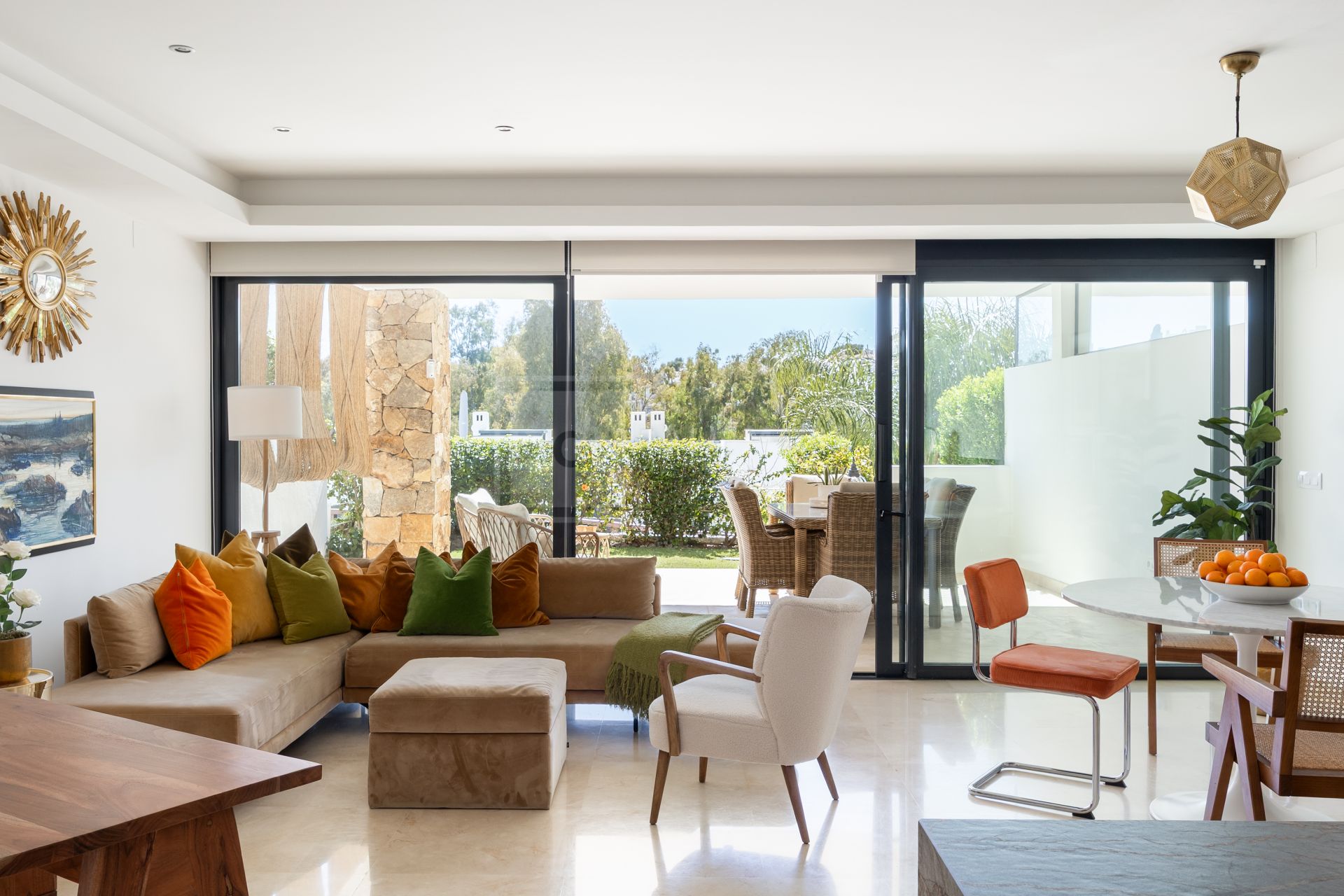 Elegant 3-Bedroom Townhouse with Panoramic Views Near Puerto Banús