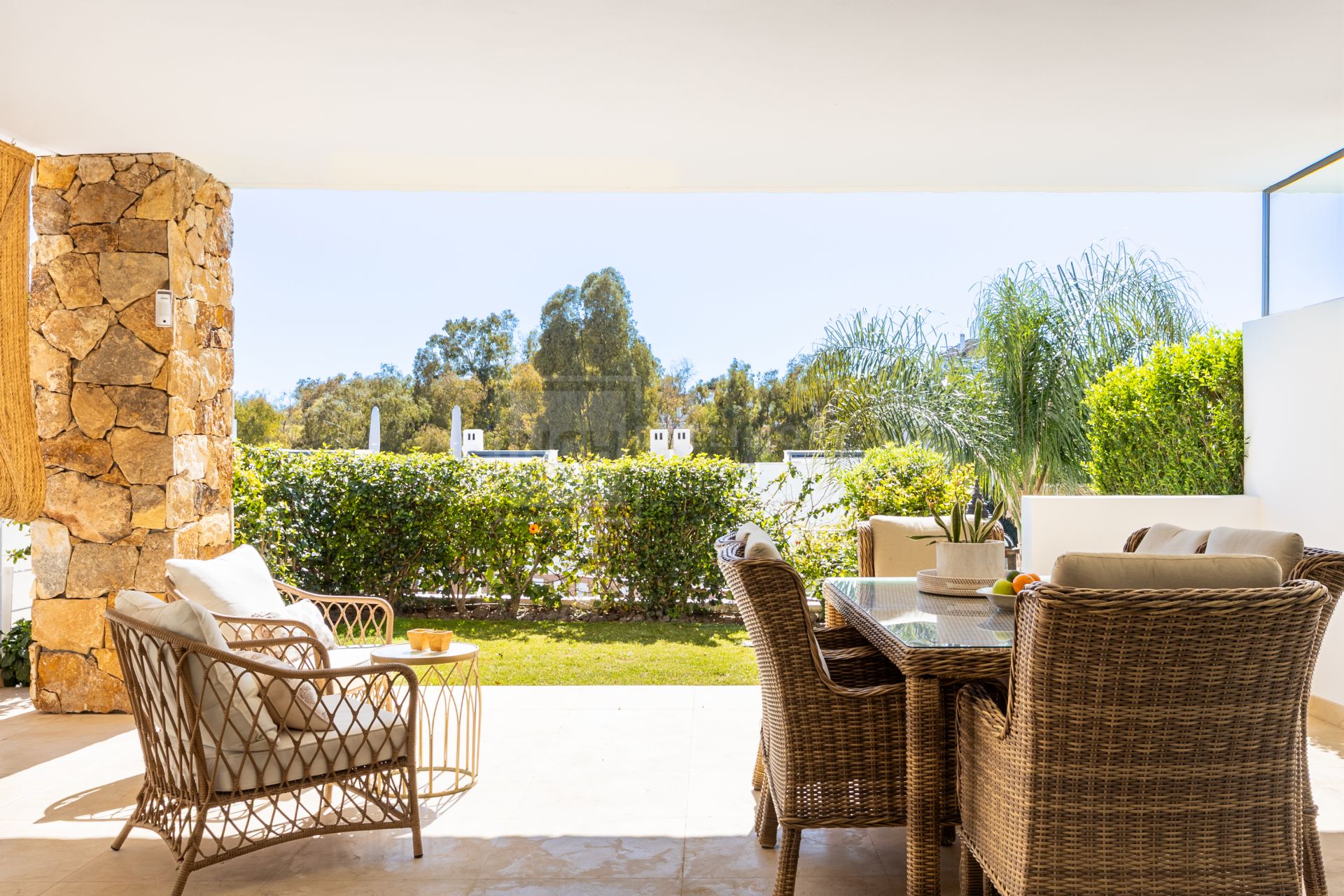 Elegant 3-Bedroom Townhouse with Panoramic Views Near Puerto Banús