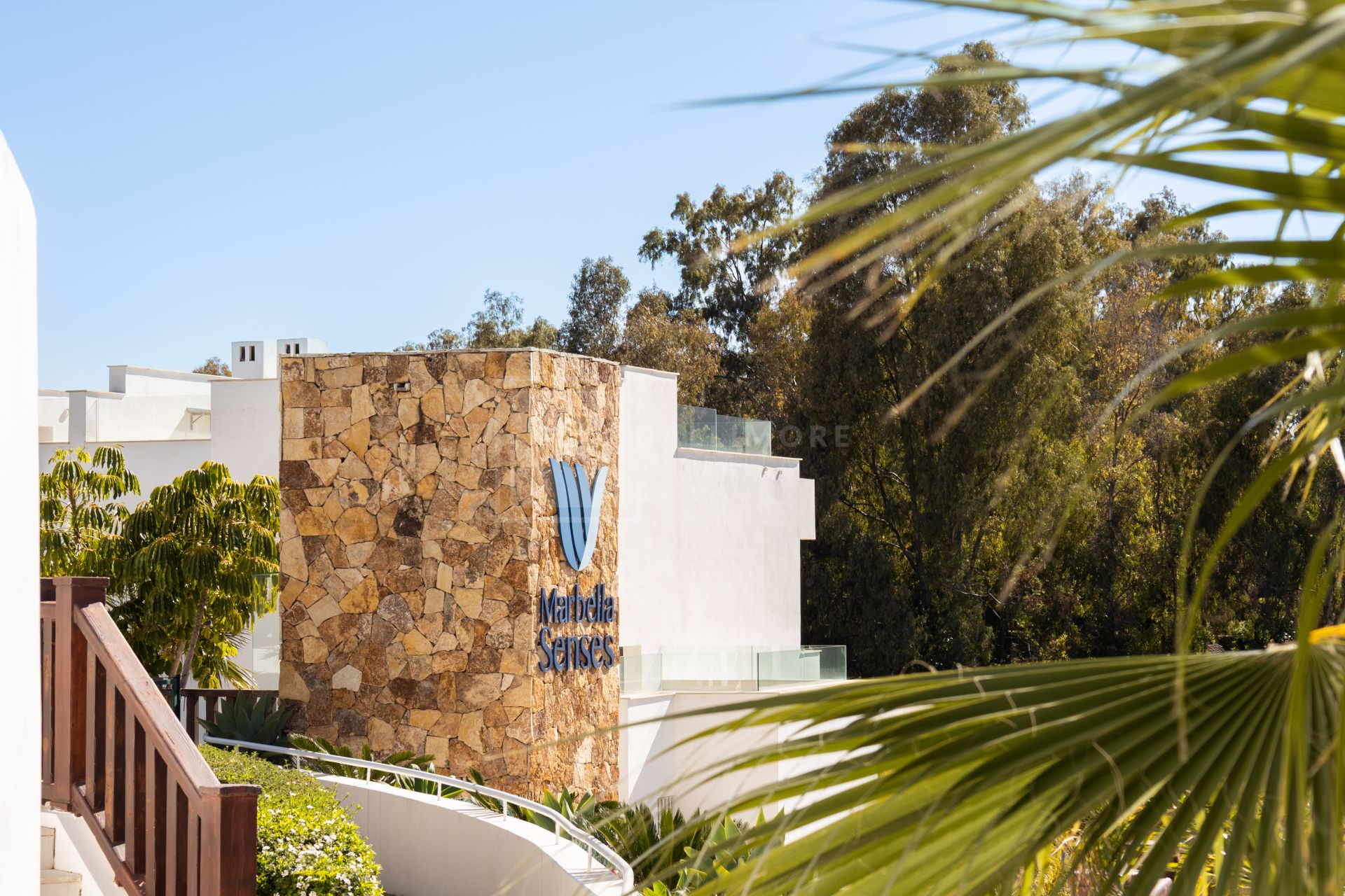 Elegant 3-Bedroom Townhouse with Panoramic Views Near Puerto Banús