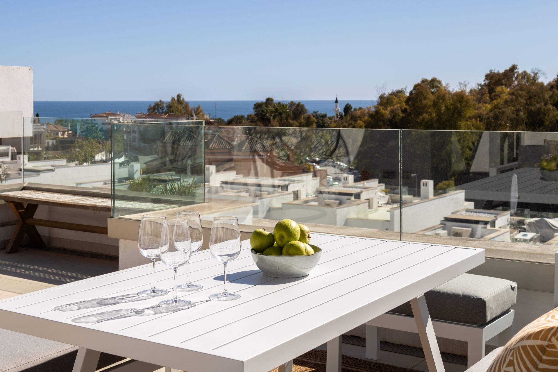 Elegant 3-Bedroom Townhouse with Panoramic Views Near Puerto Banús