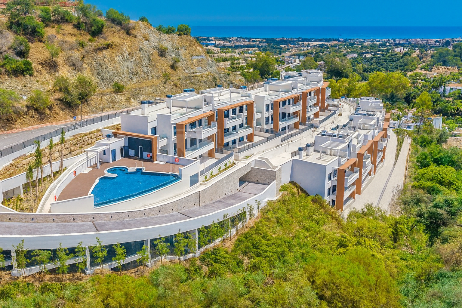 Lujoso Dúplex con Piscina Privada y Vistas Panorámicas – La Alborada, Benahavís.