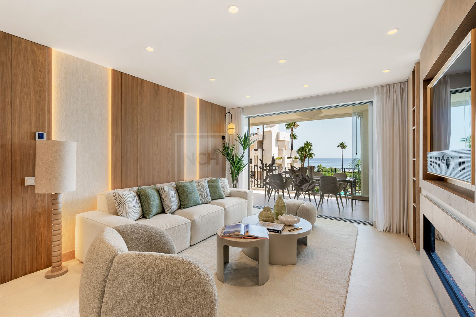 Apartamento de 3 dormitorios en primera línea de playa en Estepona
