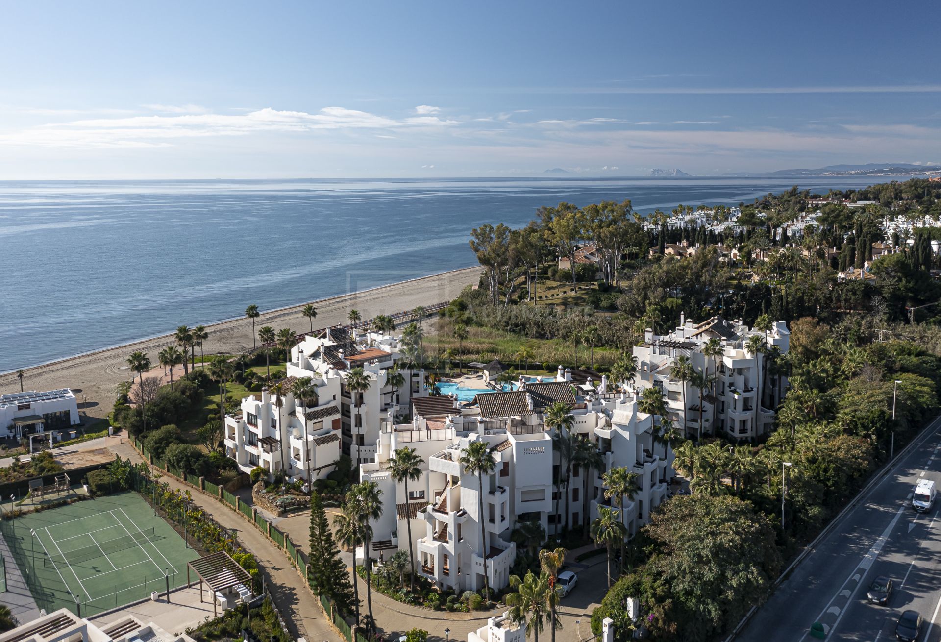 Apartamento de 3 dormitorios en primera línea de playa en Estepona