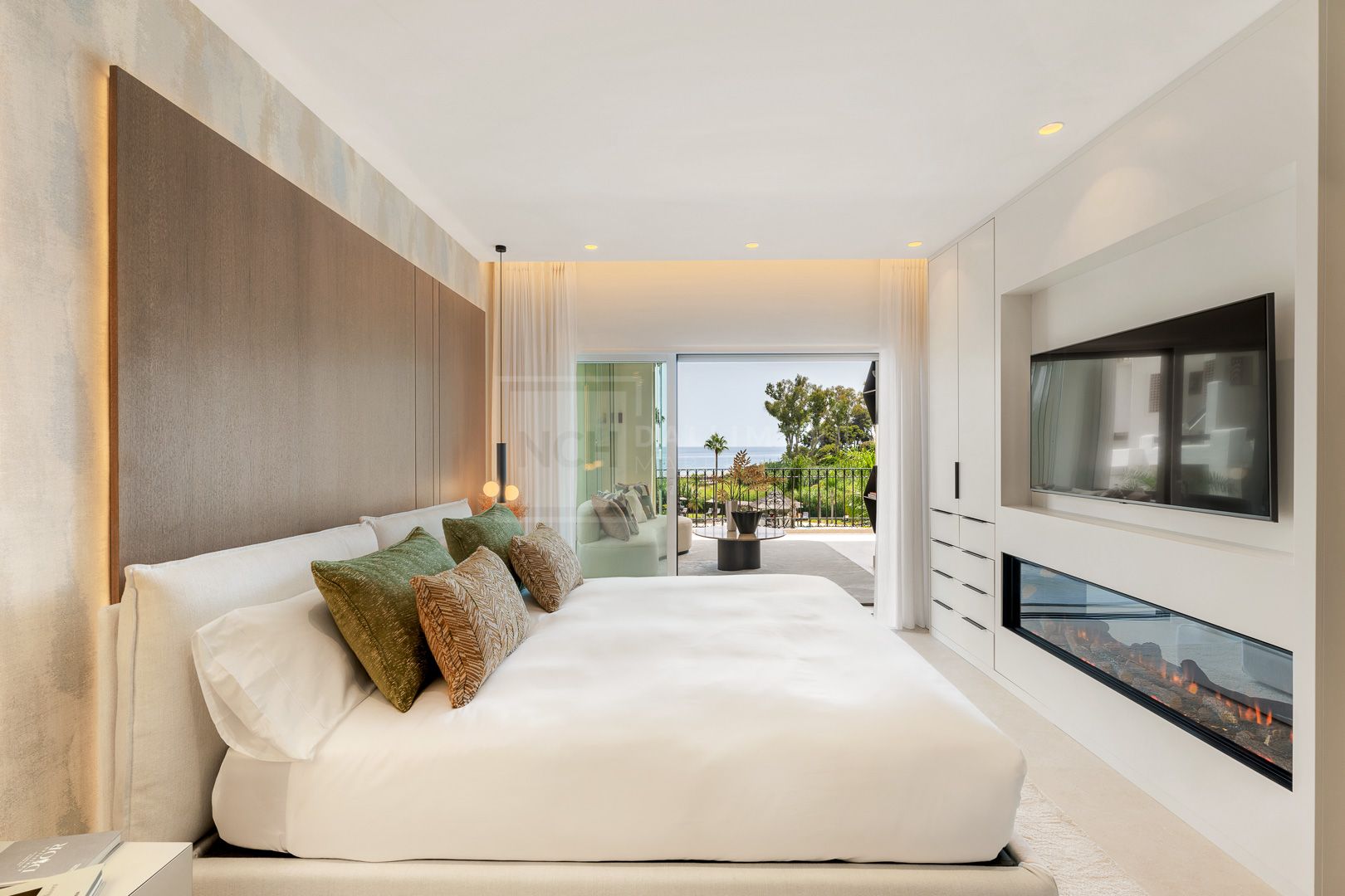 Apartamento de 3 dormitorios en primera línea de playa en Estepona
