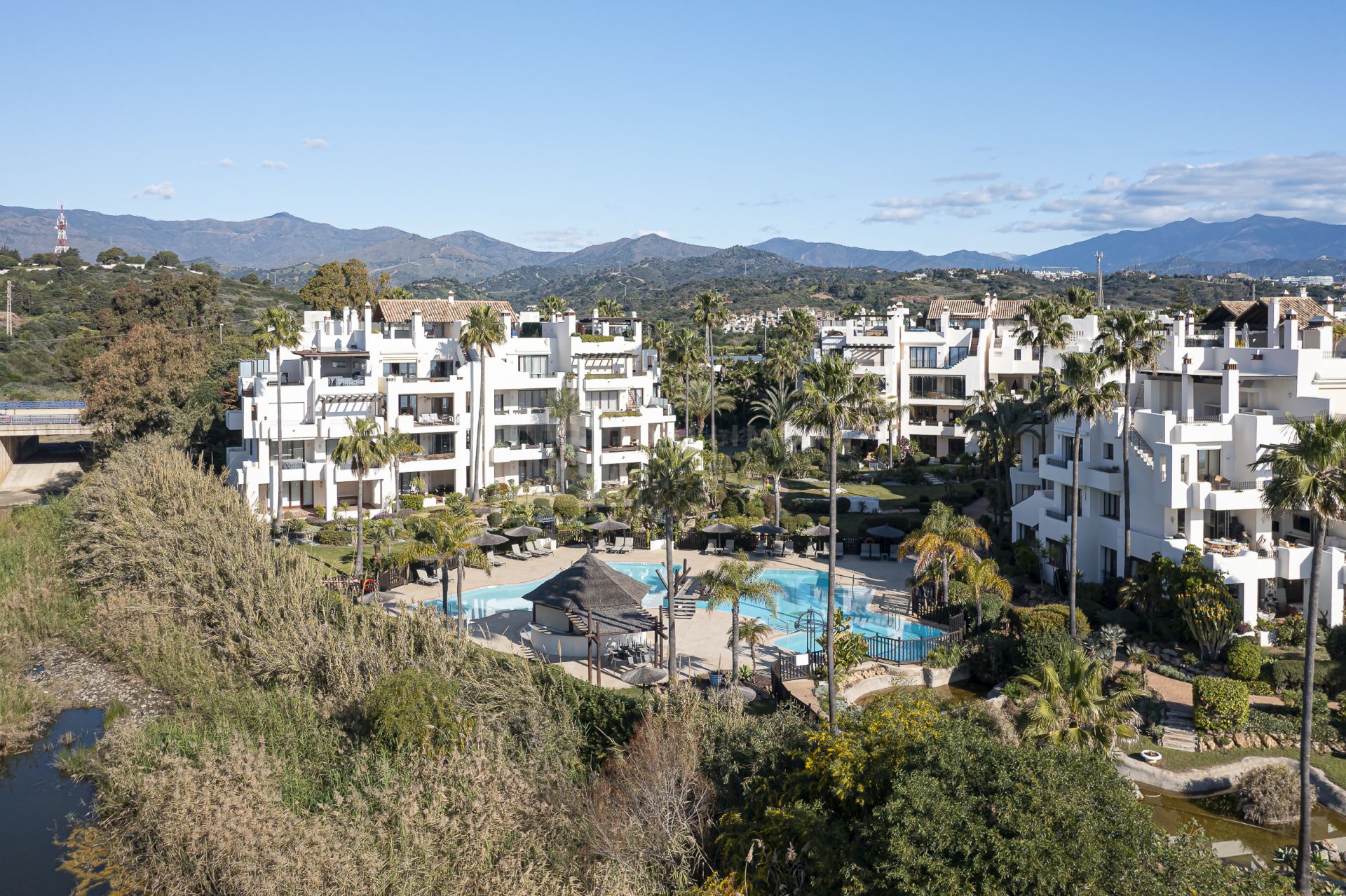 Apartamento de 3 dormitorios en primera línea de playa en Estepona