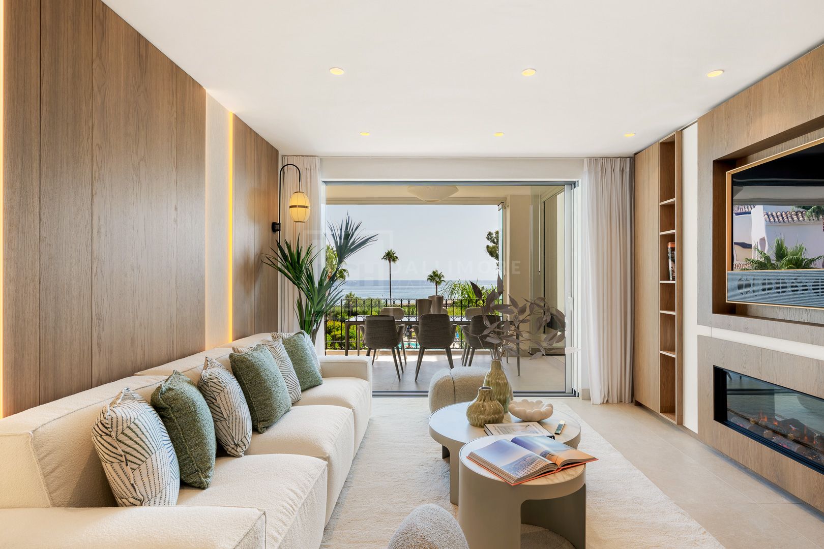 Apartamento de 3 dormitorios en primera línea de playa en Estepona