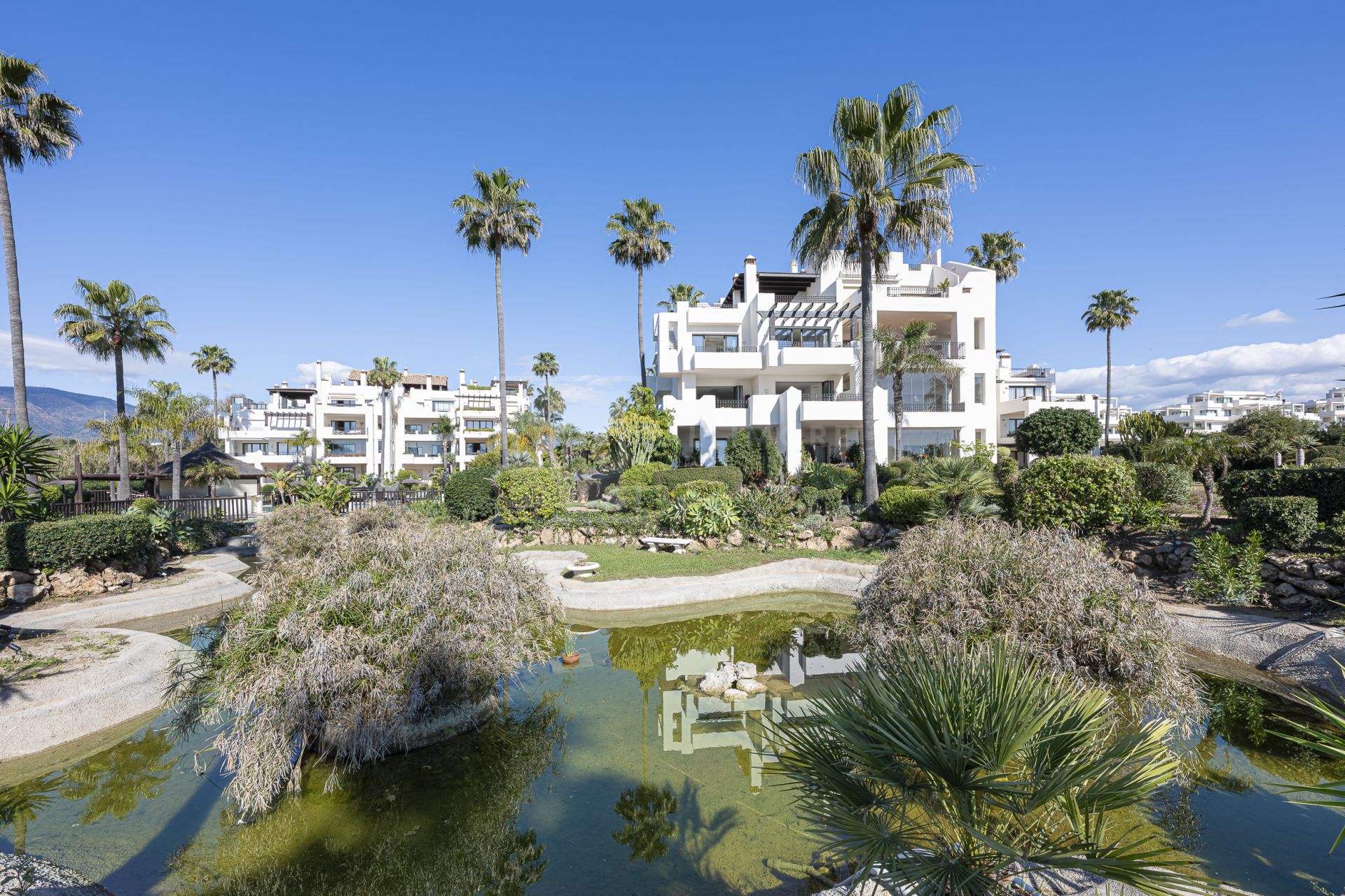 Apartamento de 3 dormitorios en primera línea de playa en Estepona