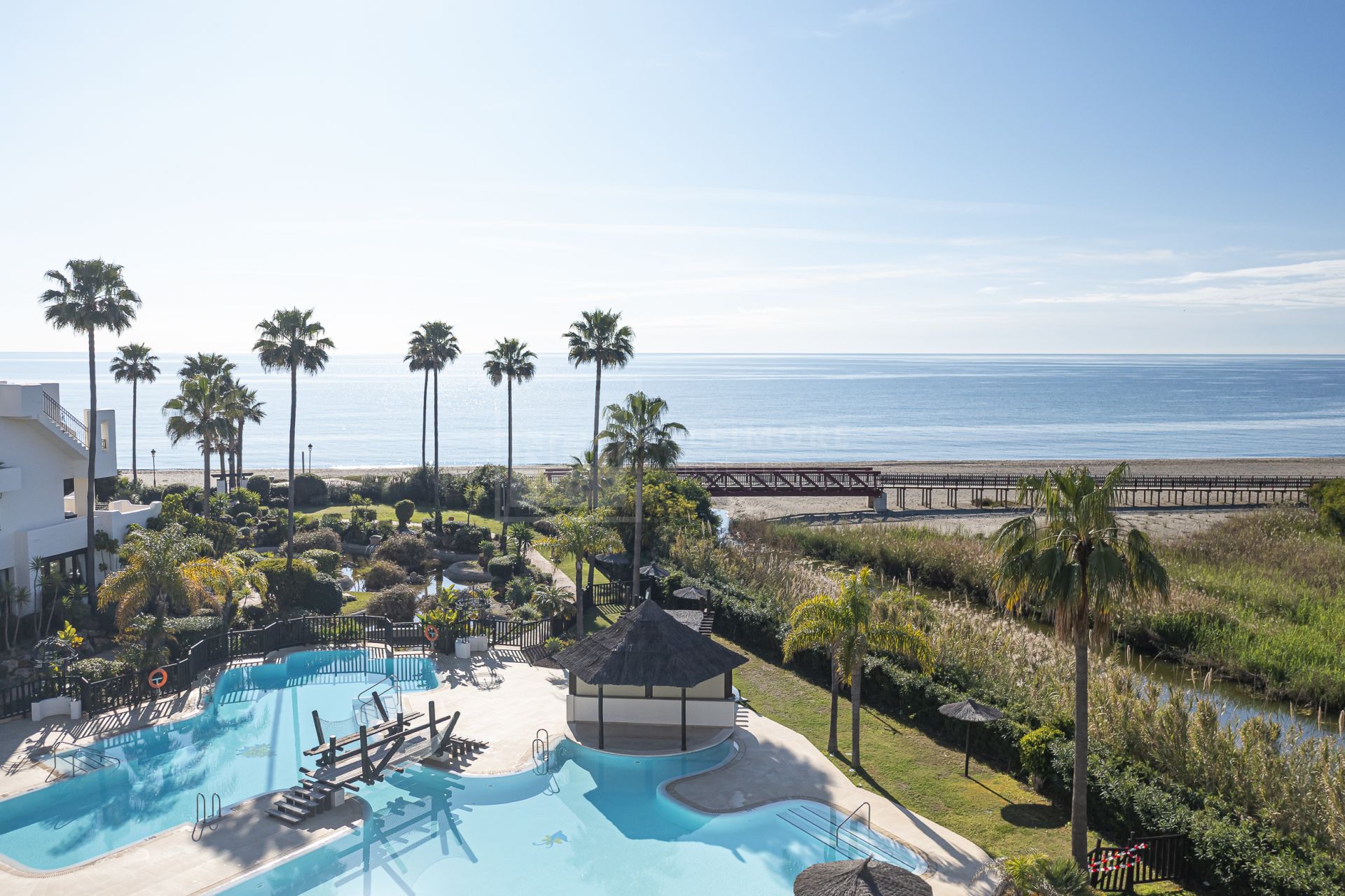 Apartamento de 3 dormitorios en primera línea de playa en Estepona