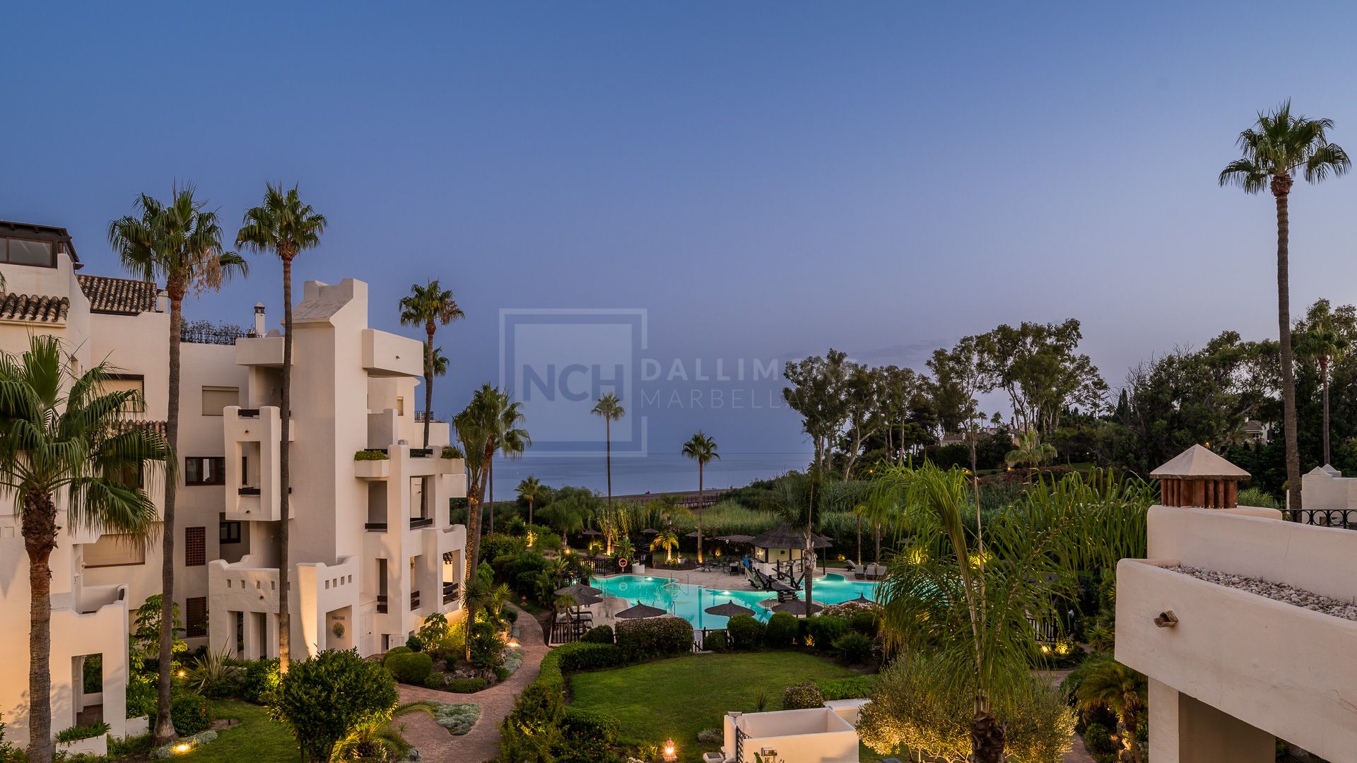 Apartamento de 3 dormitorios en primera línea de playa en Estepona