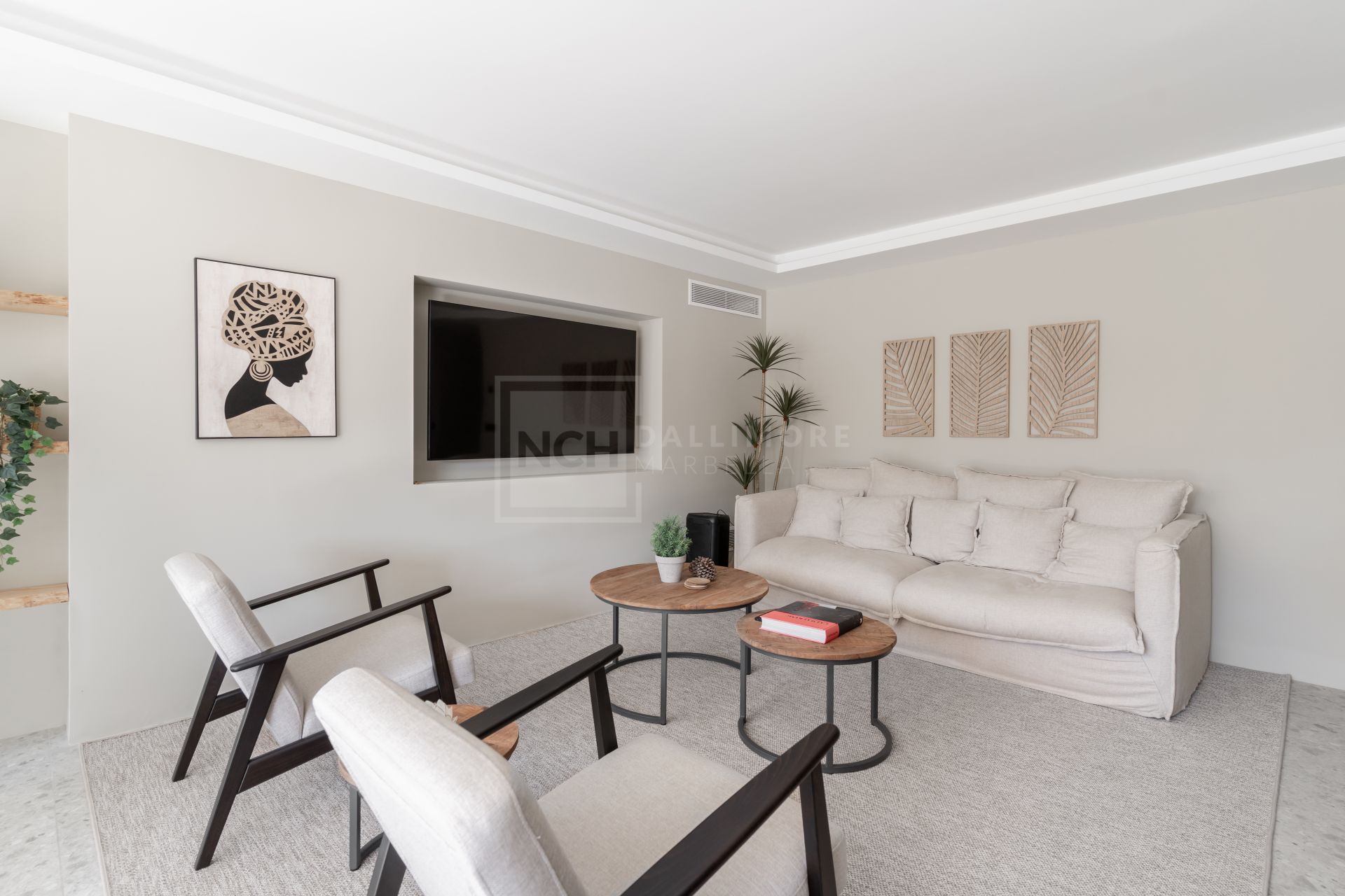 Ático en el Centro de Marbella – Piscina Privada en la Azotea y Vistas a La Concha
