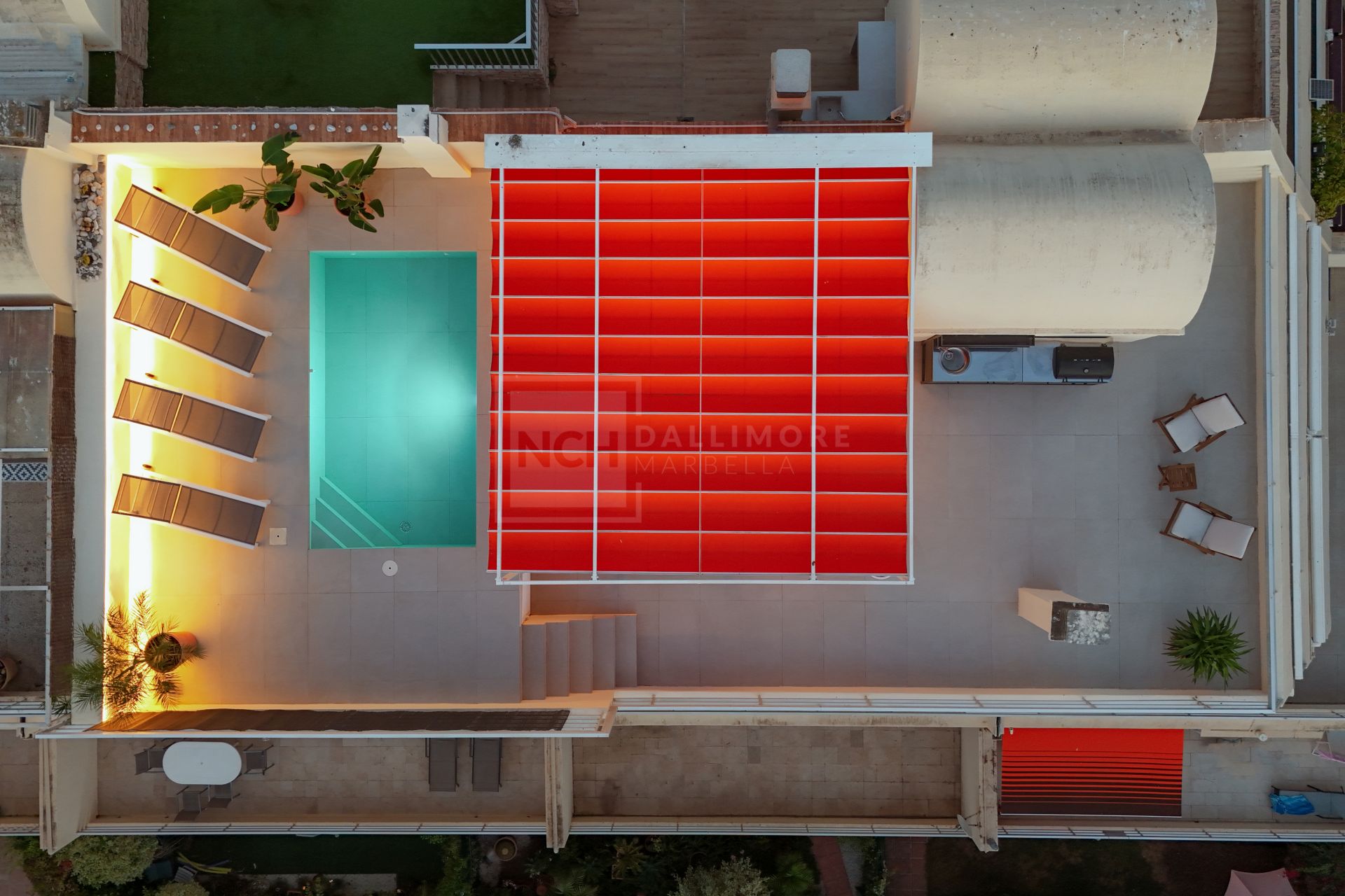 Ático en el Centro de Marbella – Piscina Privada en la Azotea y Vistas a La Concha