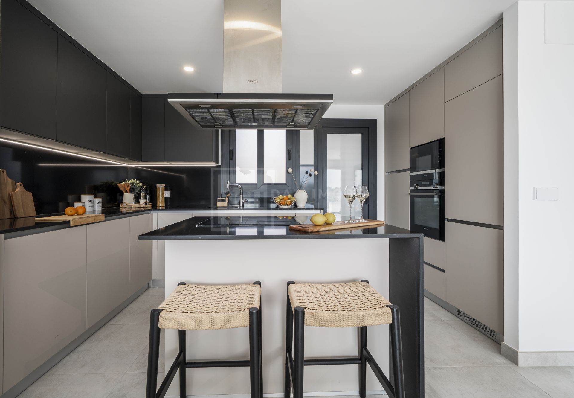 BRAND-NEW PENTHOUSE WITH PANORAMIC VIEWS LOCATED IN ATALAYA