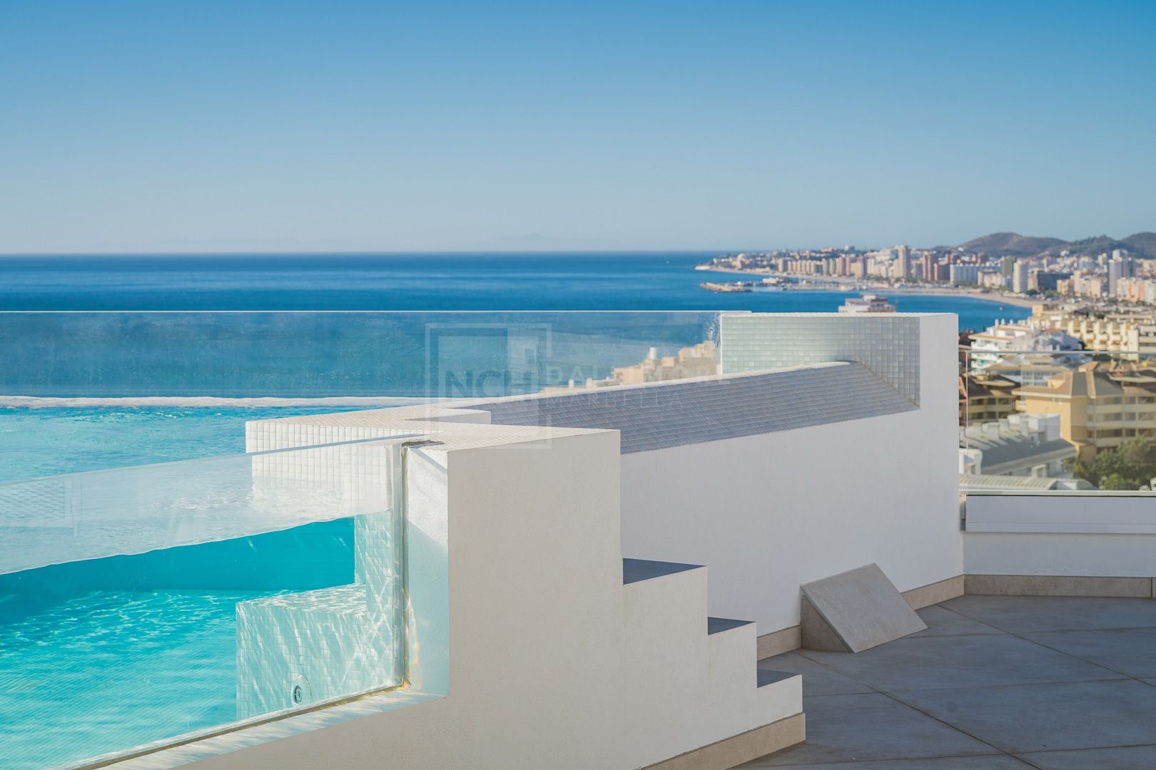 SKY-VILLA CON LAS MEJORES VISTAS DE LA COSTA DEL SOL