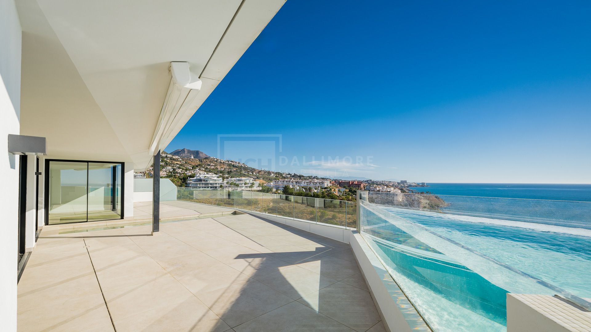SKY-VILLA CON LAS MEJORES VISTAS DE LA COSTA DEL SOL