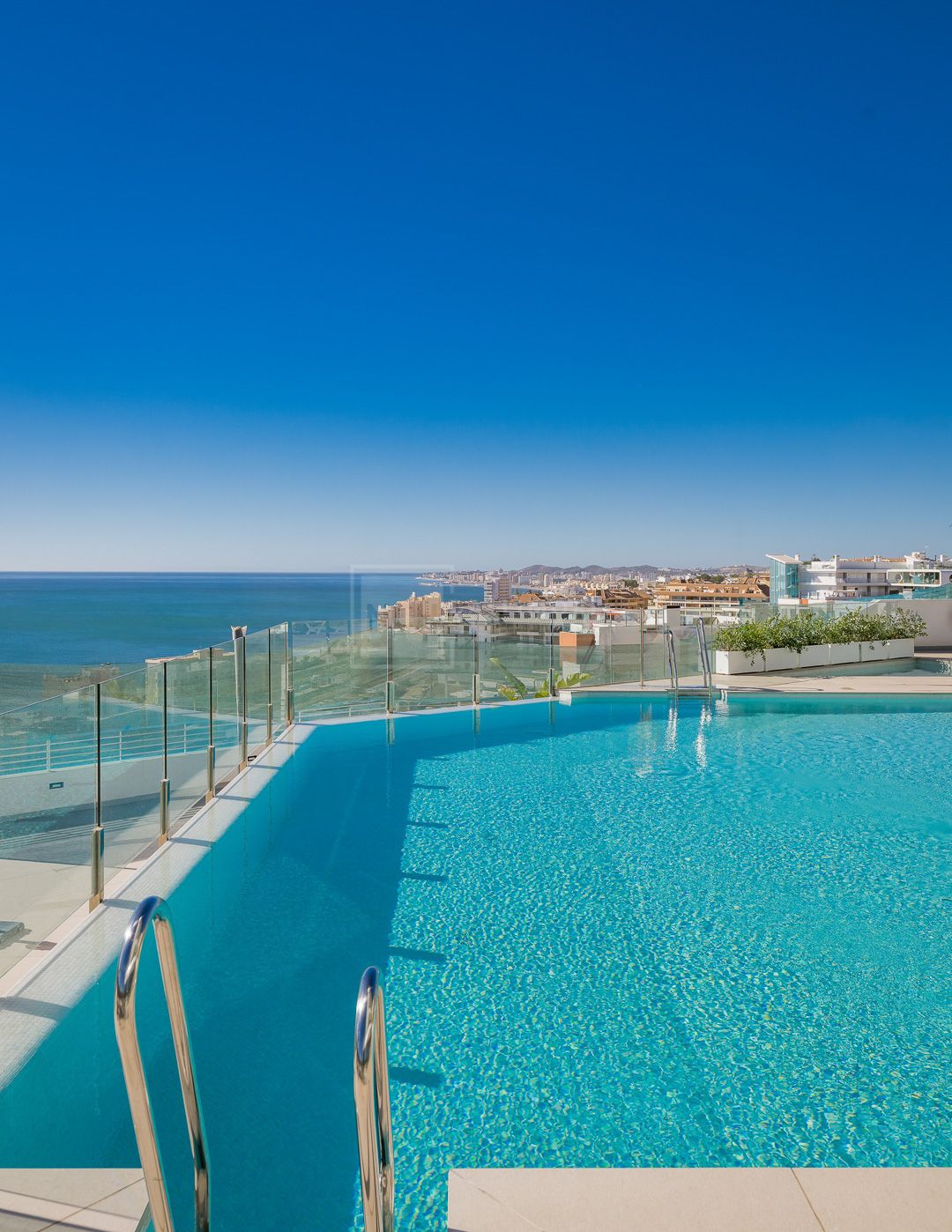 SKY-VILLA CON LAS MEJORES VISTAS DE LA COSTA DEL SOL