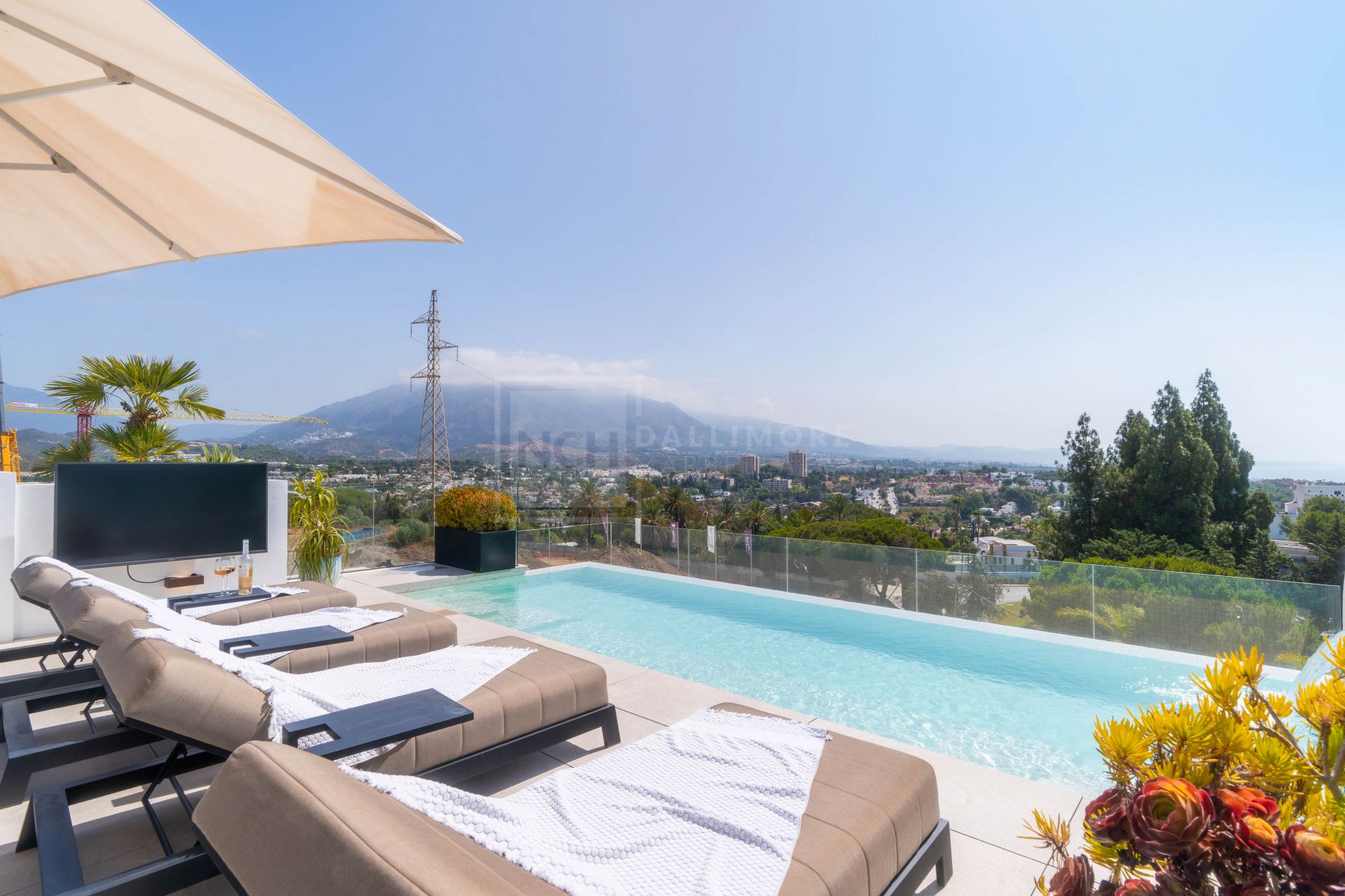 EXCEPTIONAL CONTEMPORARY VILLA IN NUEVA ANDALUCÍA’S MOST SECURE GATED COMMUNITY