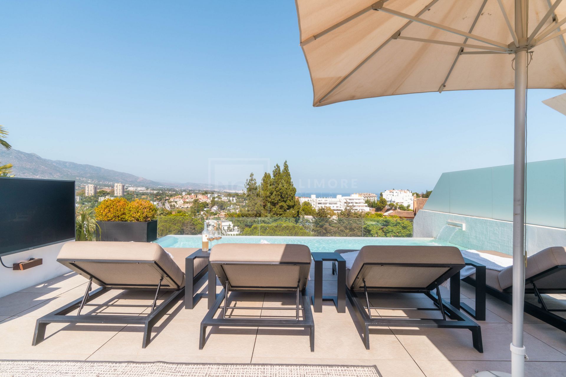 EXCEPTIONAL CONTEMPORARY VILLA IN NUEVA ANDALUCÍA’S MOST SECURE GATED COMMUNITY