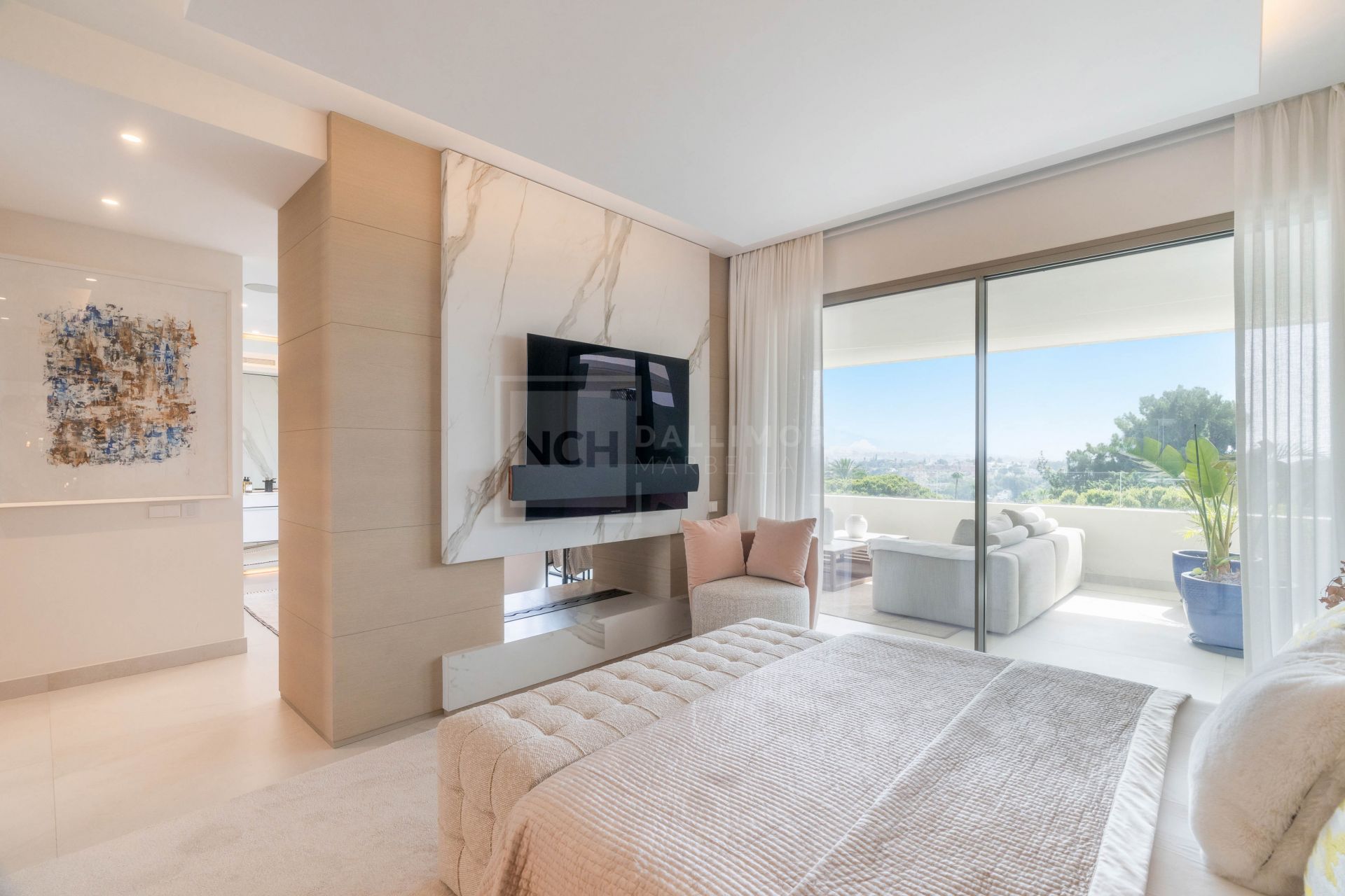 EXCEPTIONAL CONTEMPORARY VILLA IN NUEVA ANDALUCÍA’S MOST SECURE GATED COMMUNITY